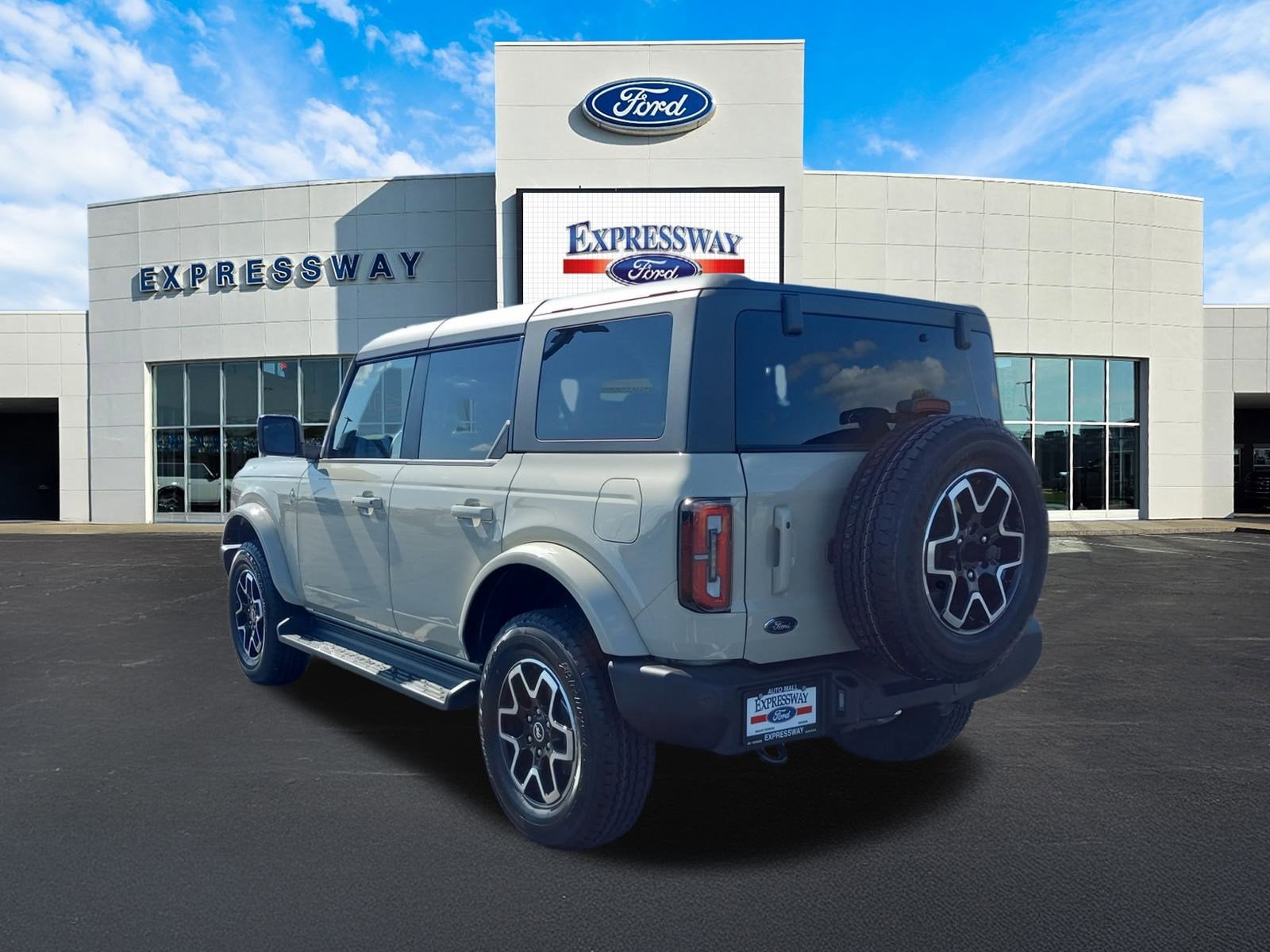 2025 Ford Bronco Outer Banks 4 Door 4x4