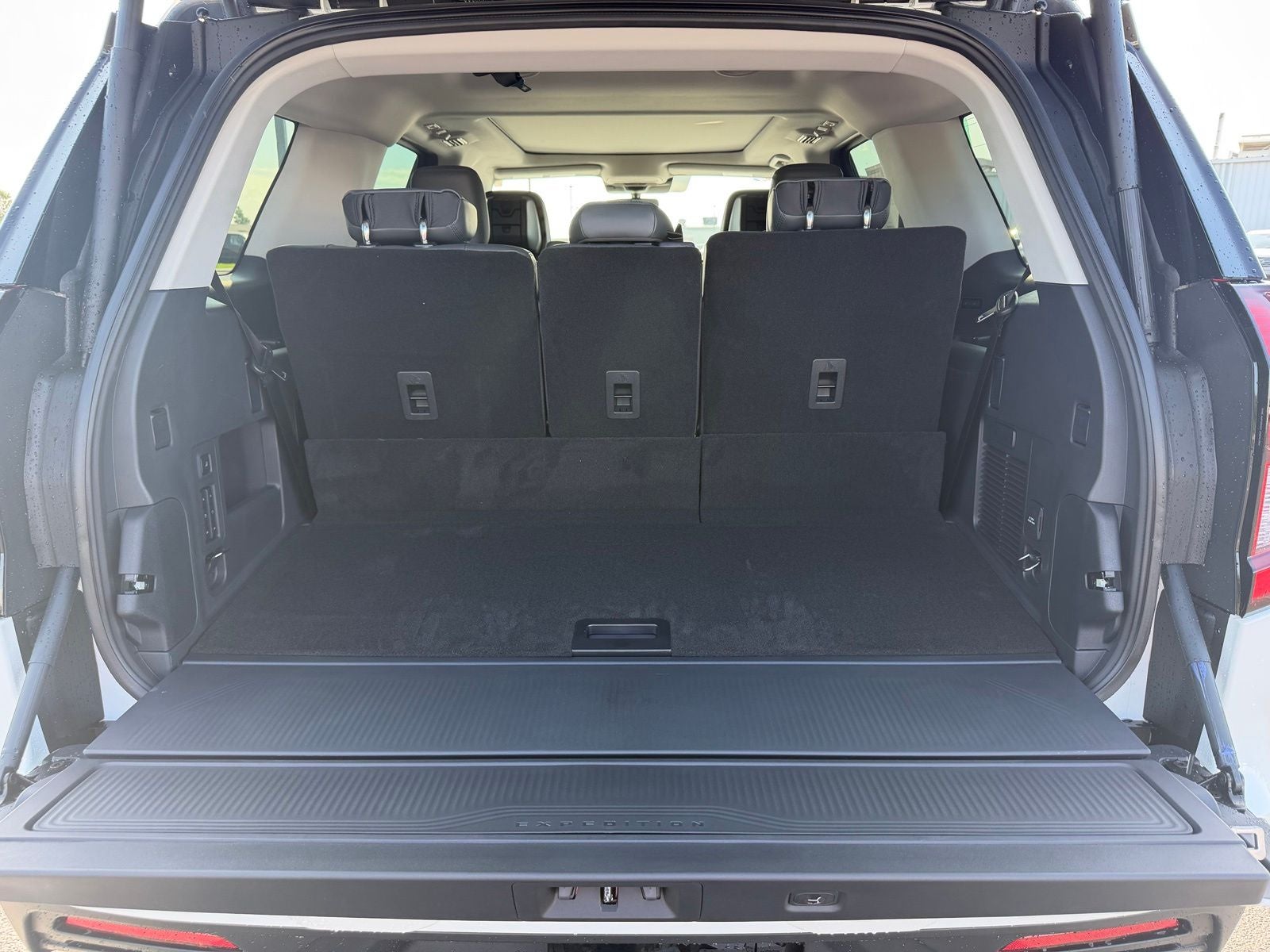 2027 Ford Expedition Active