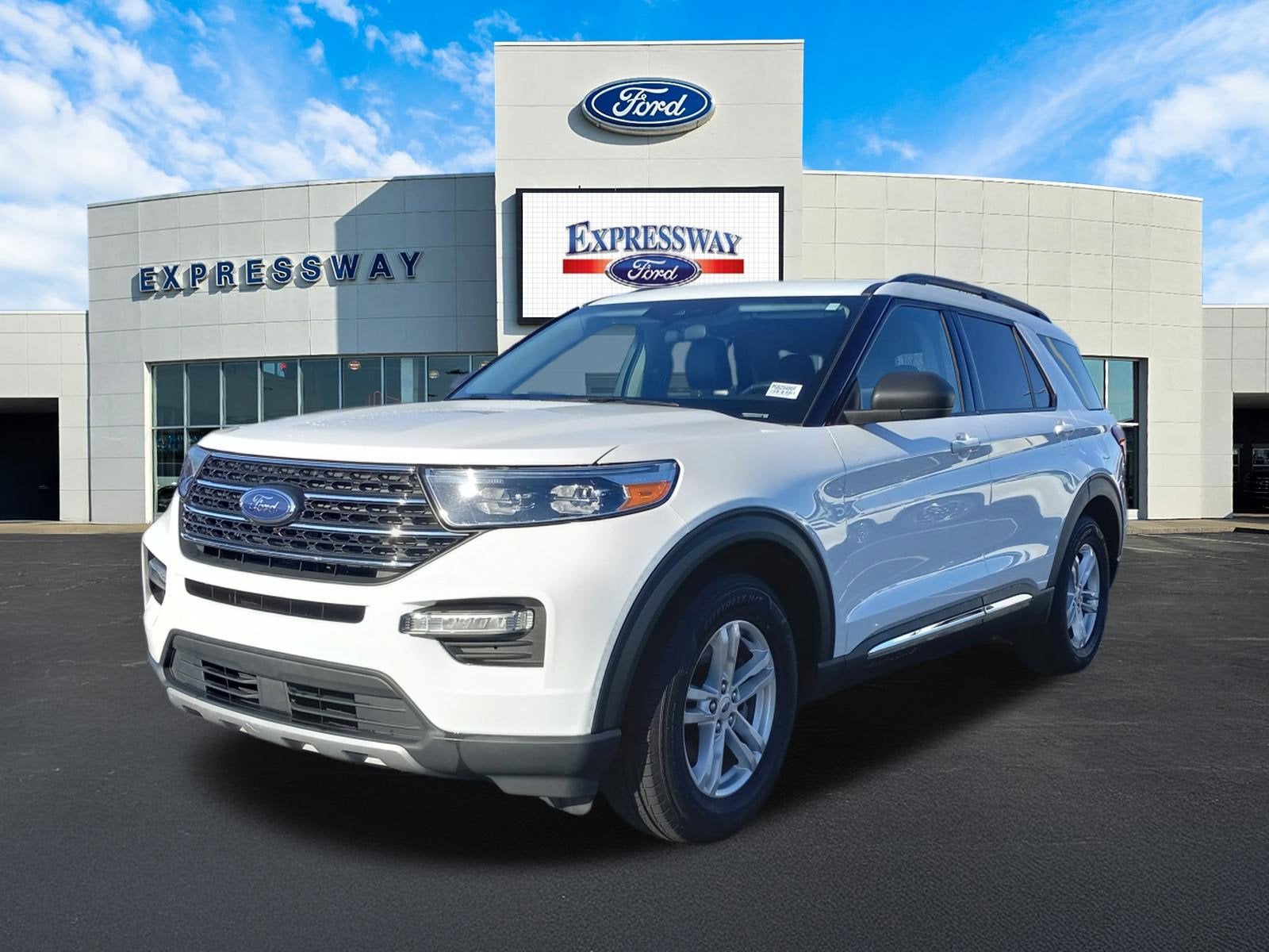 2023 Ford Explorer XLT