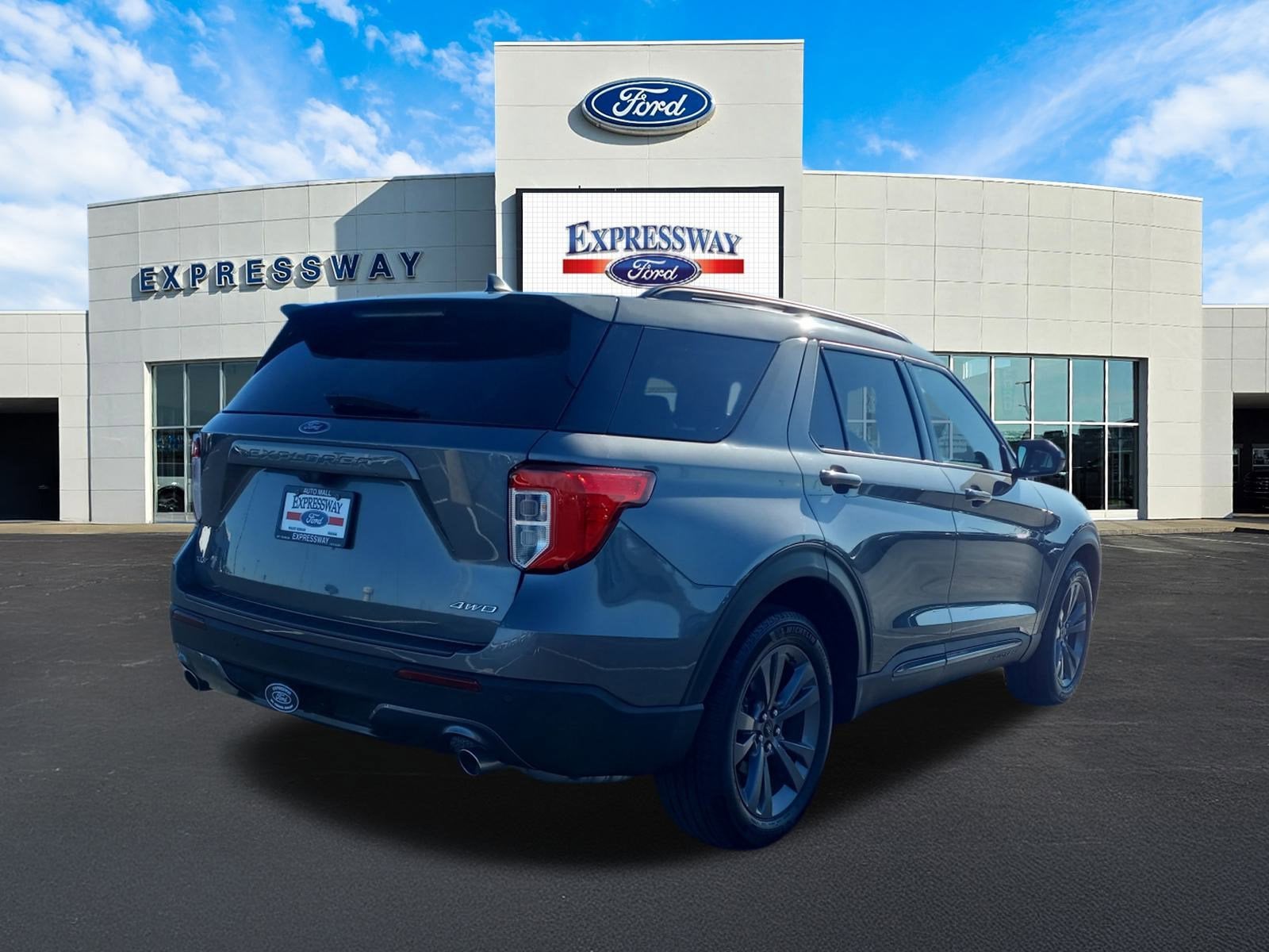 2023 Ford Explorer XLT