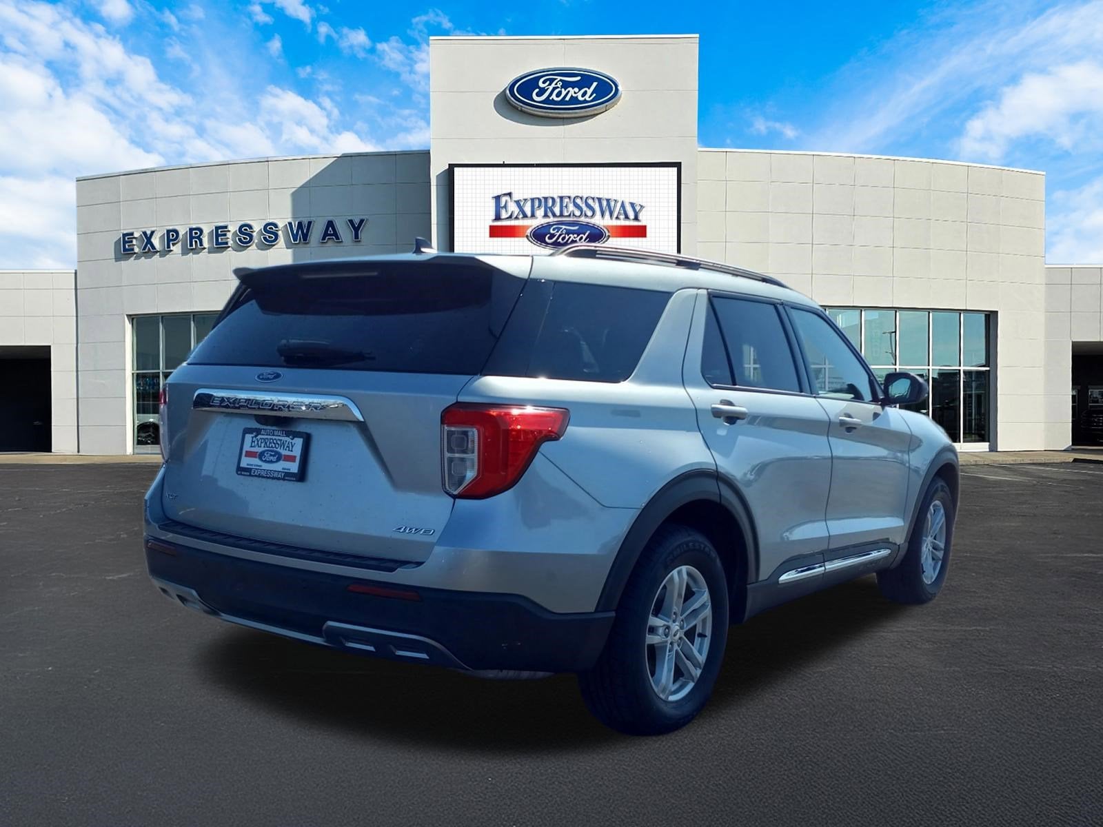 2023 Ford Explorer XLT