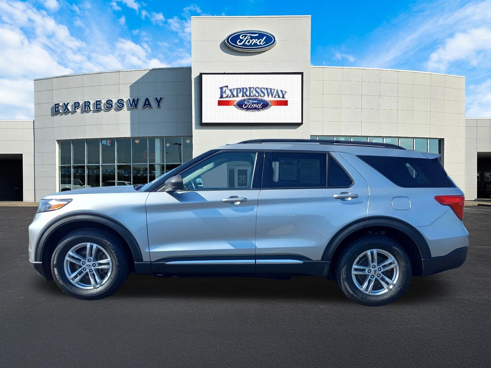 2023 Ford Explorer XLT