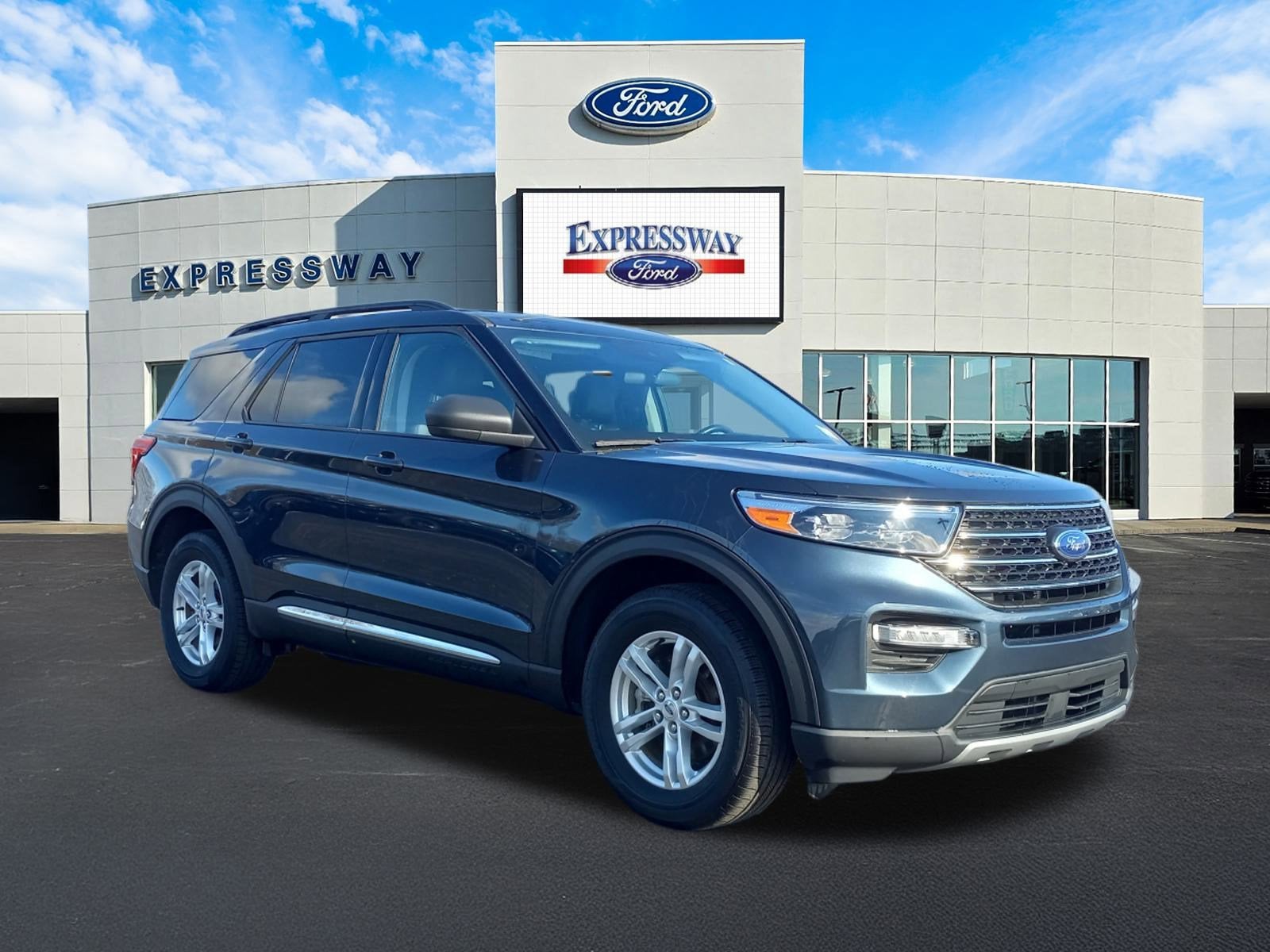 2023 Ford Explorer XLT