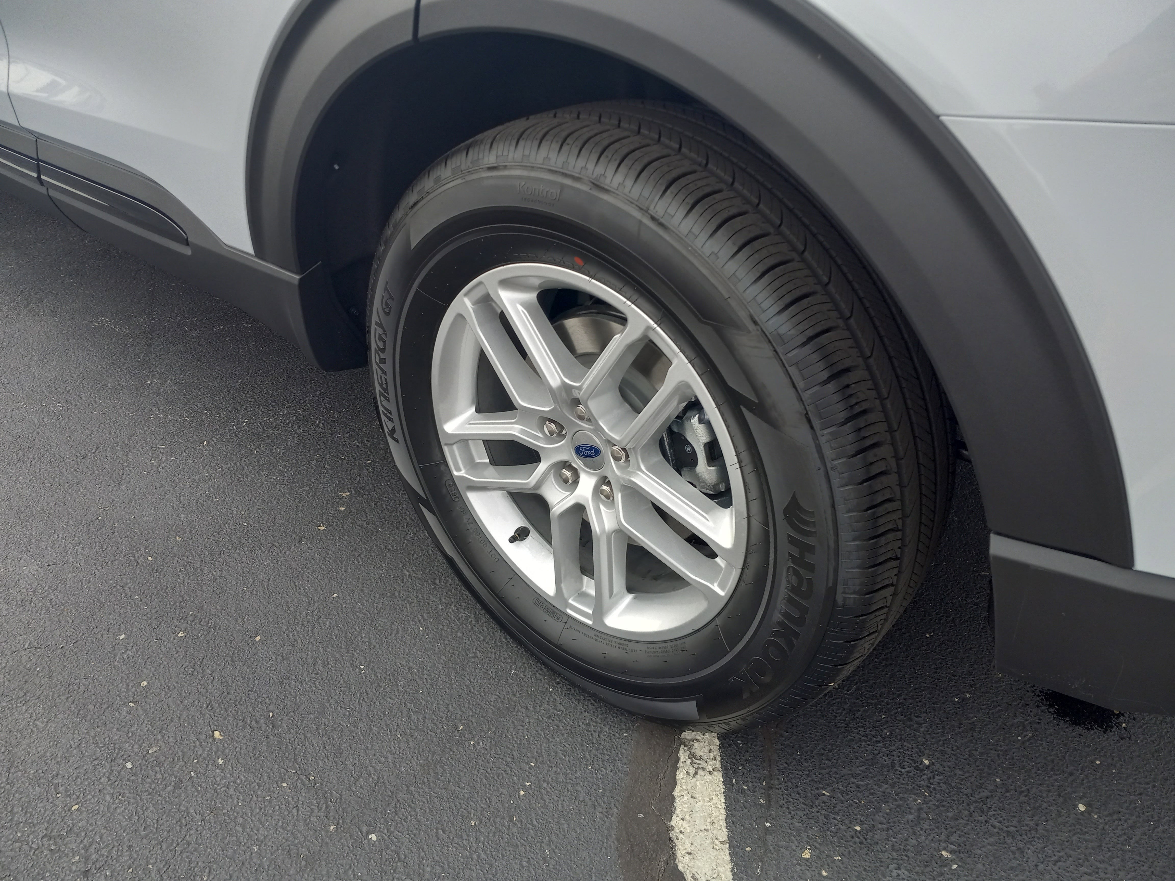 2026 Ford Explorer Active w/200A Pkg RWD