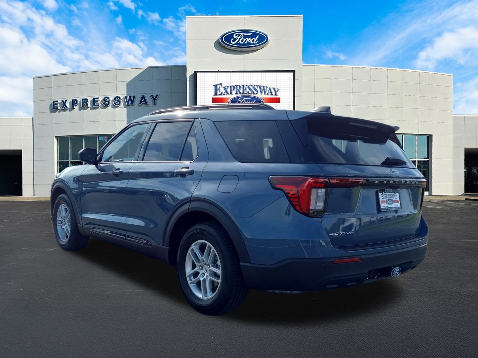 2026 Ford Explorer Active w/200A Pkg RWD
