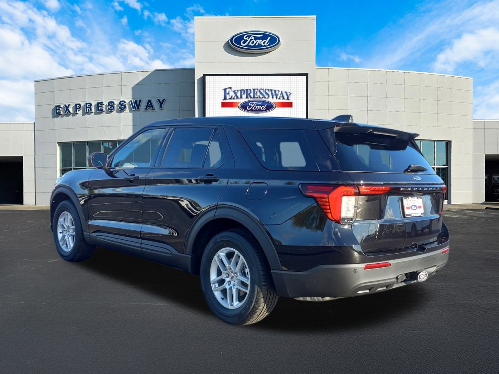2026 Ford Explorer Active w/100A Pkg RWD