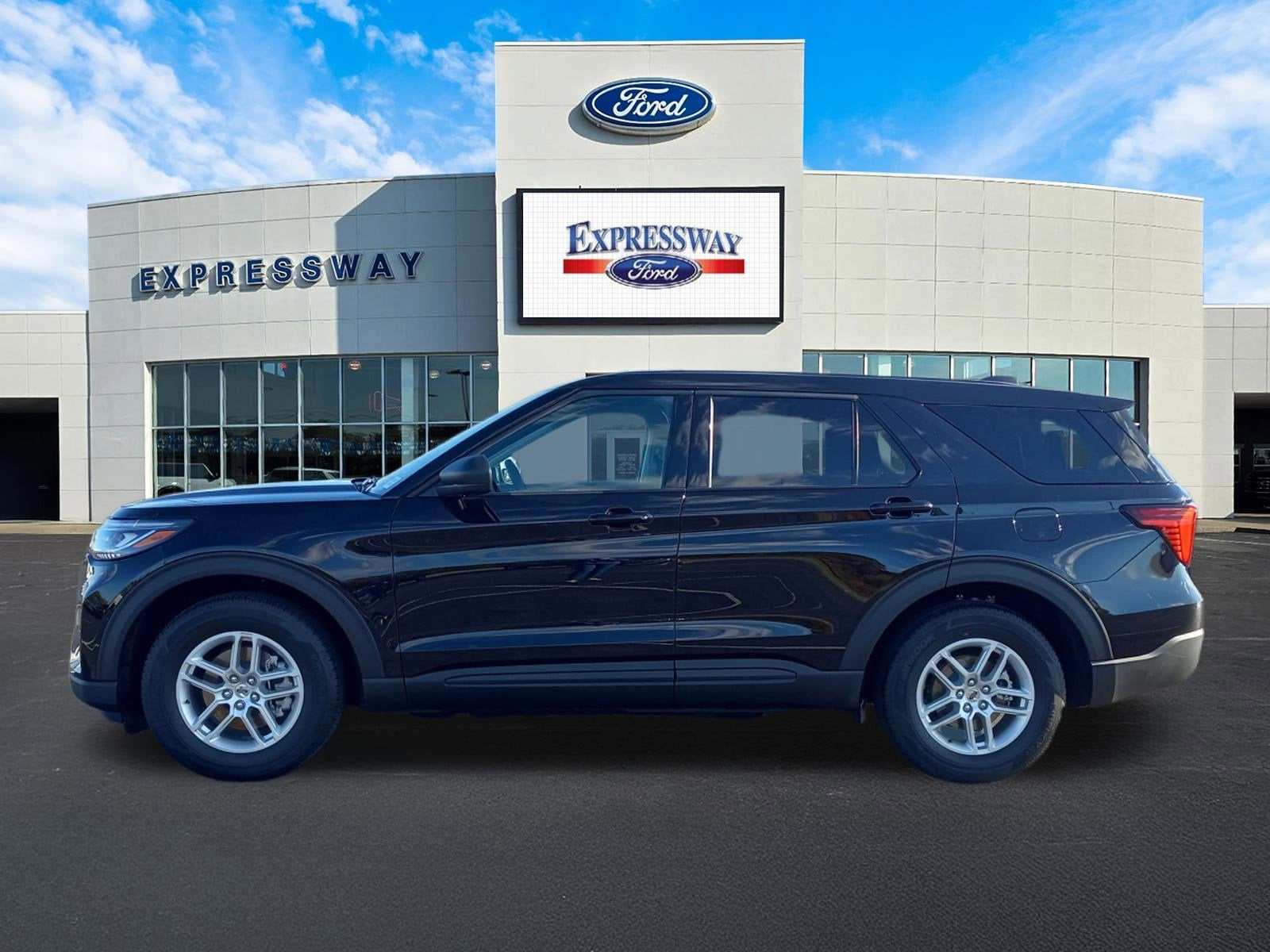 2026 Ford Explorer Active w/100A Pkg RWD