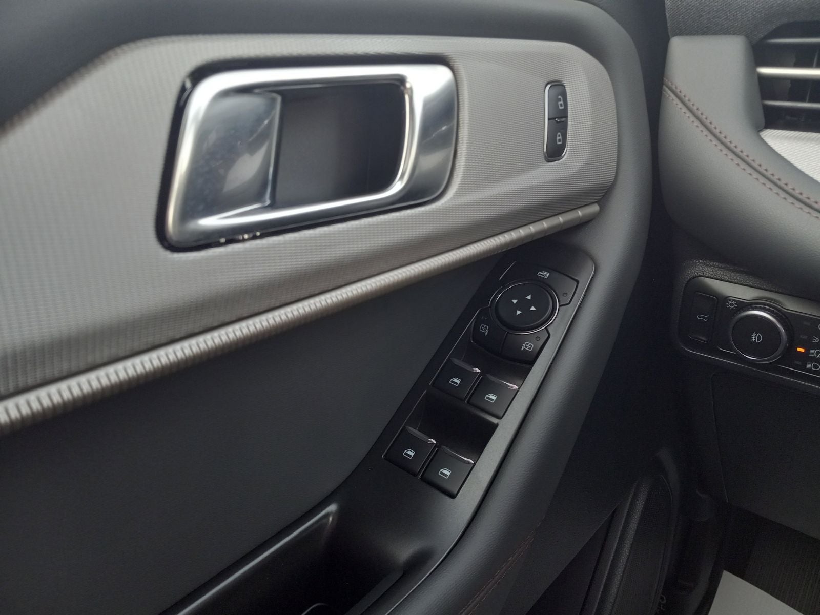 2025 Ford Explorer Active 4WD