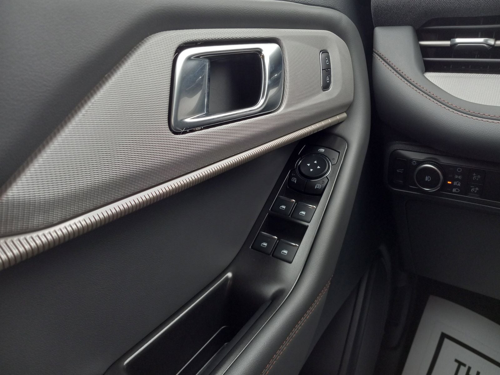 2025 Ford Explorer Active 4WD