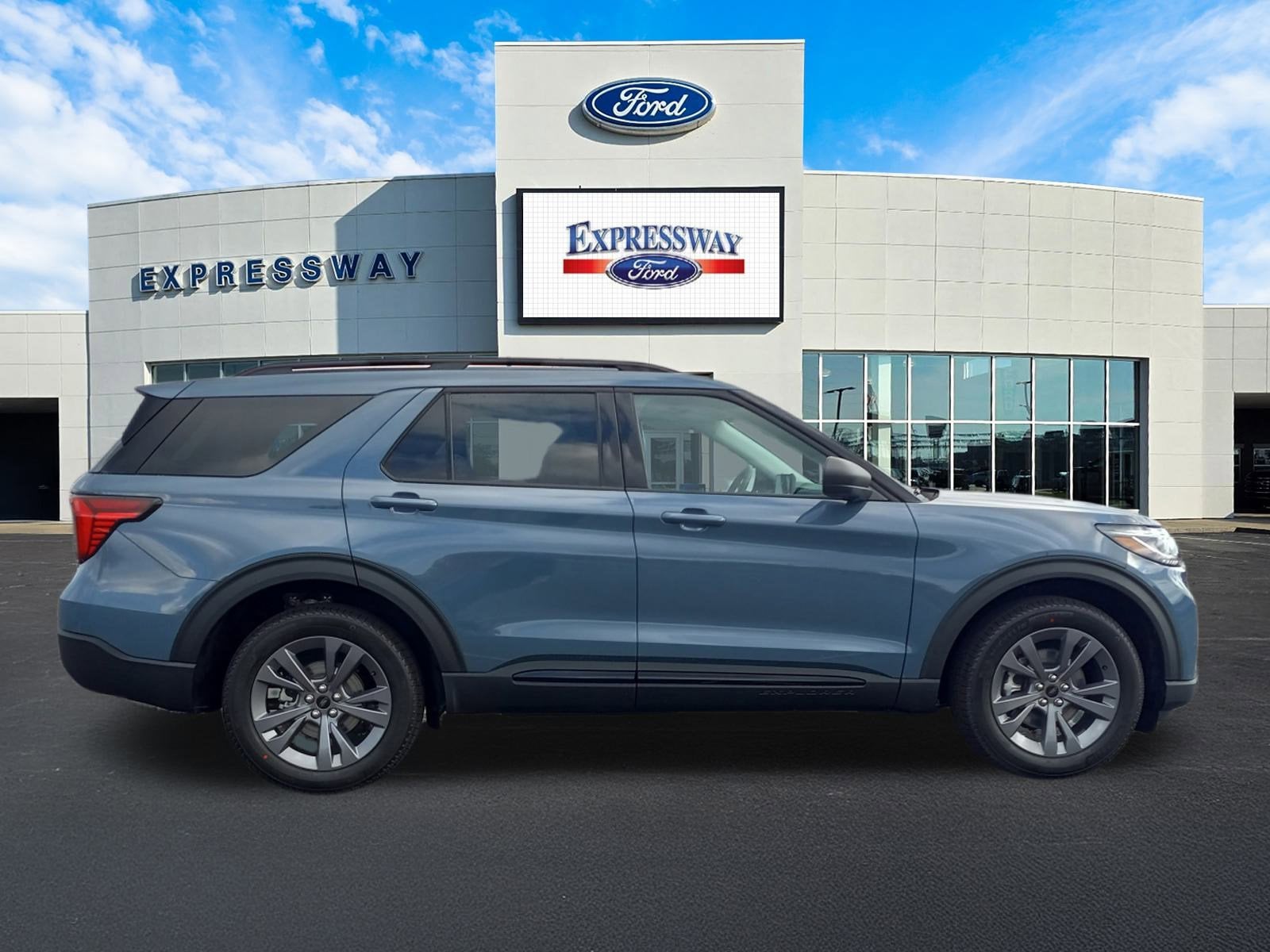 2026 Ford Explorer Active w/200A Pkg 4WD