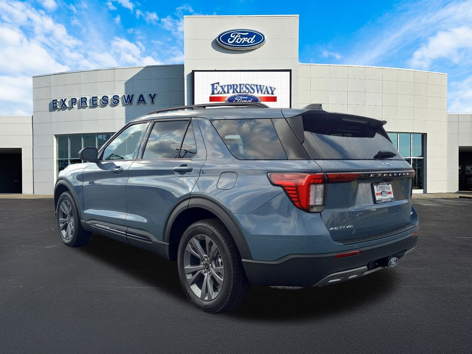 2026 Ford Explorer Active w/200A Pkg 4WD