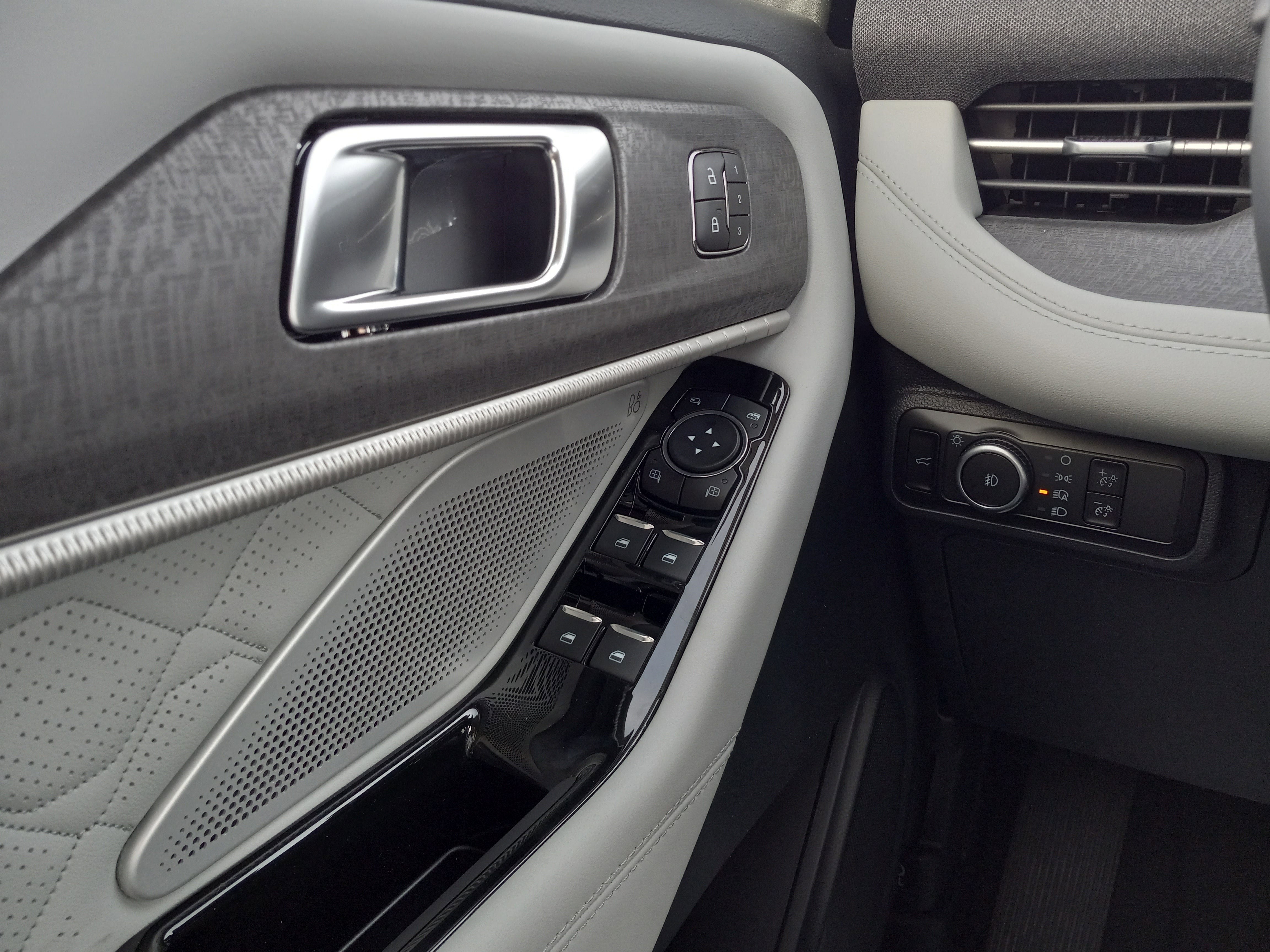 2026 Ford Explorer Platinum 4WD