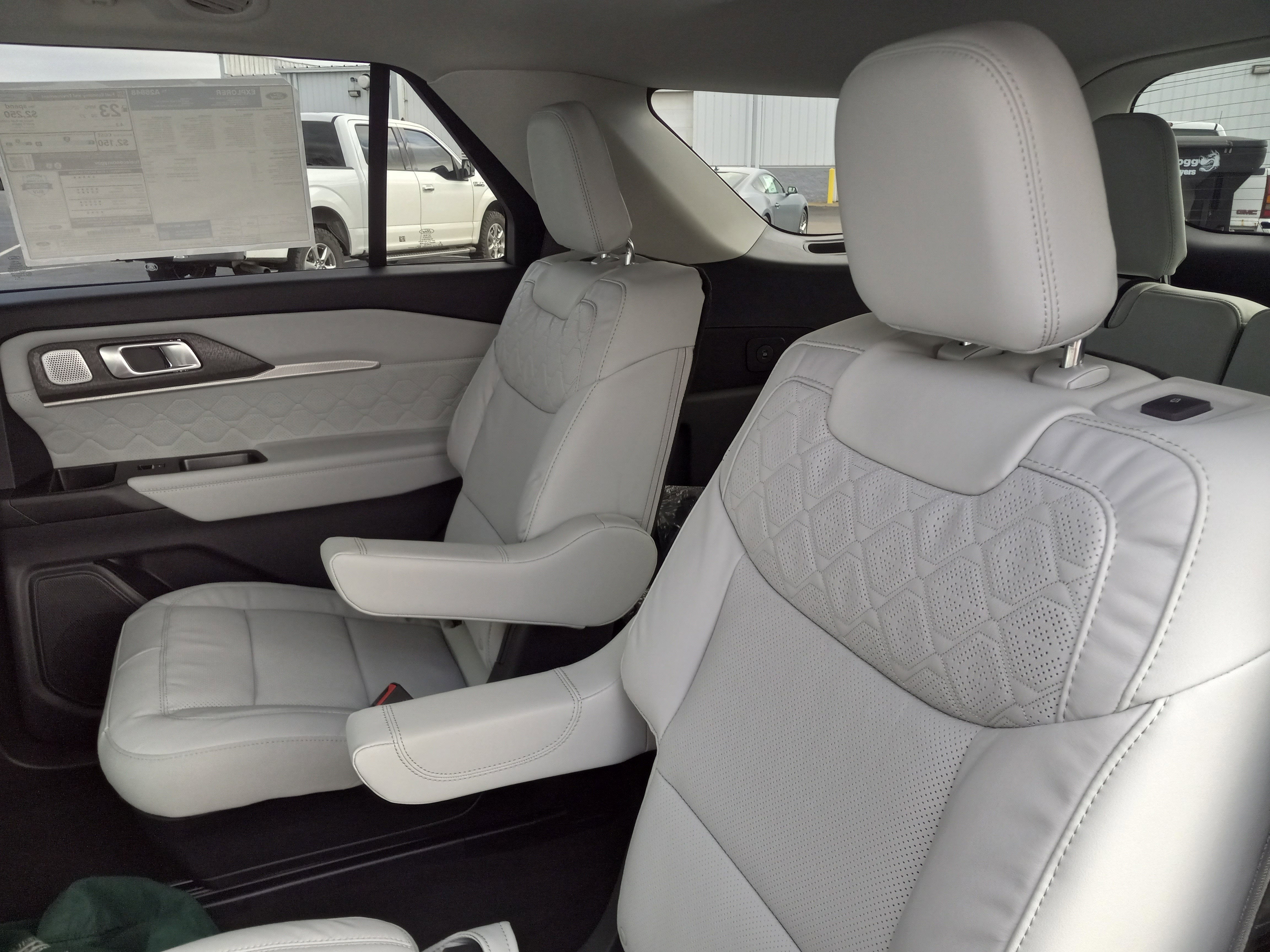 2026 Ford Explorer Platinum 4WD