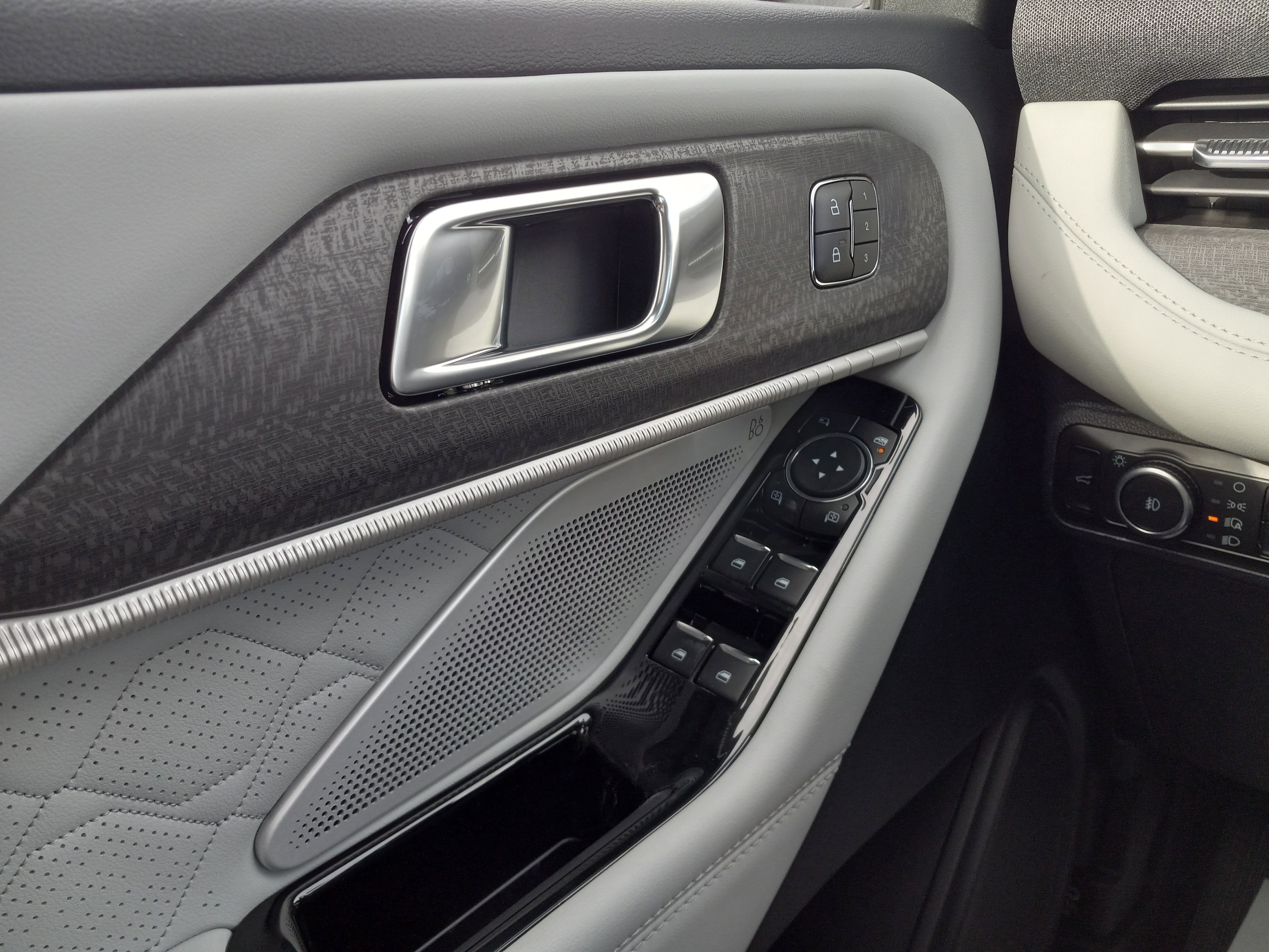 2026 Ford Explorer Platinum 4WD