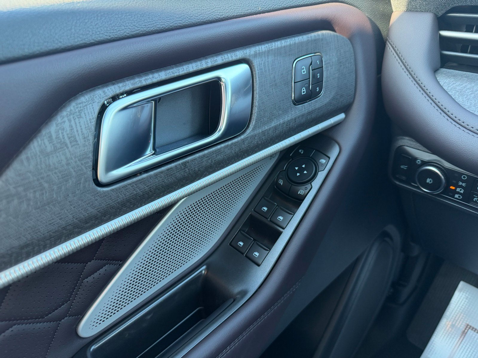 2027 Ford Explorer Platinum
