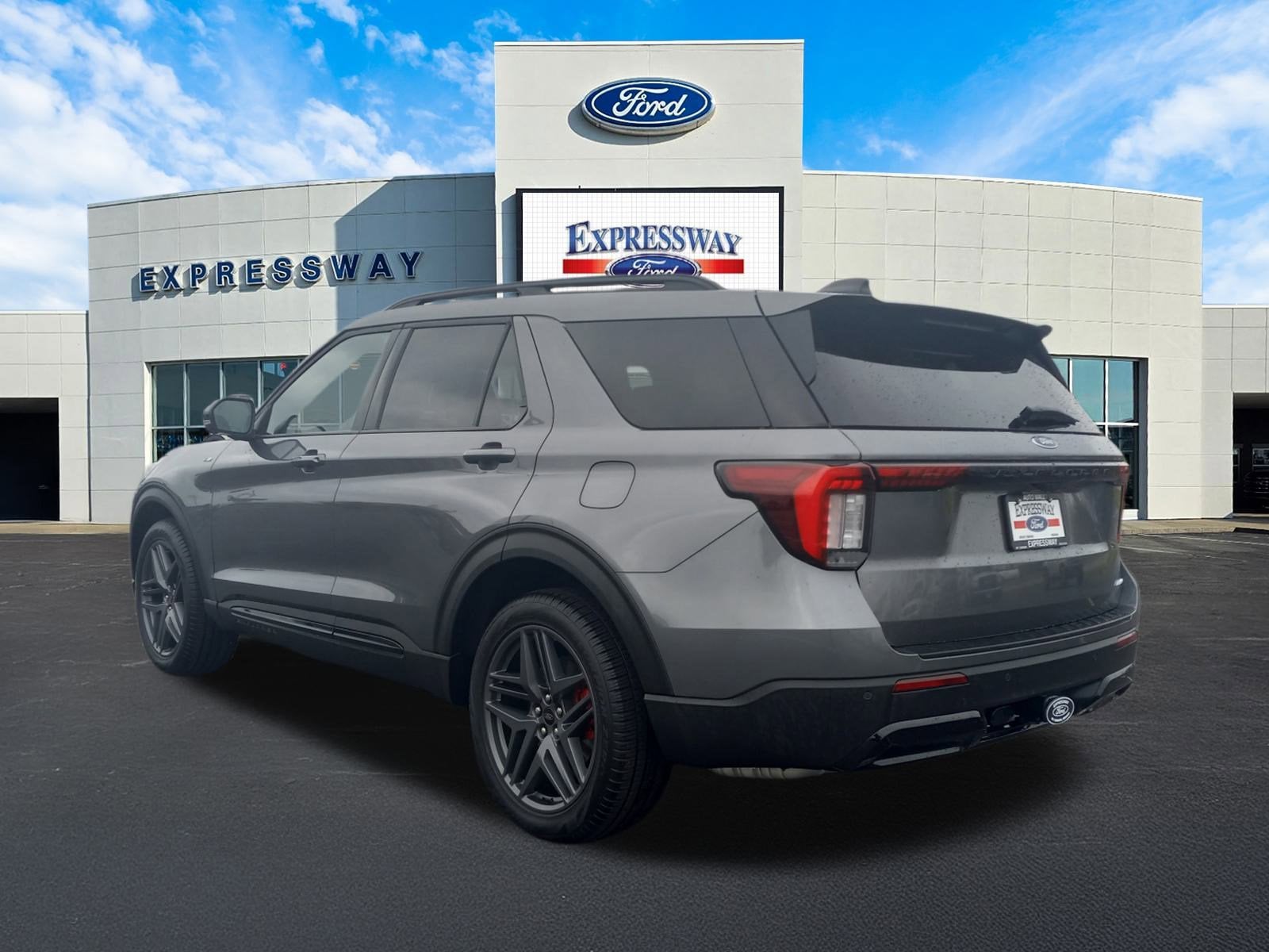 2025 Ford Explorer ST-Line