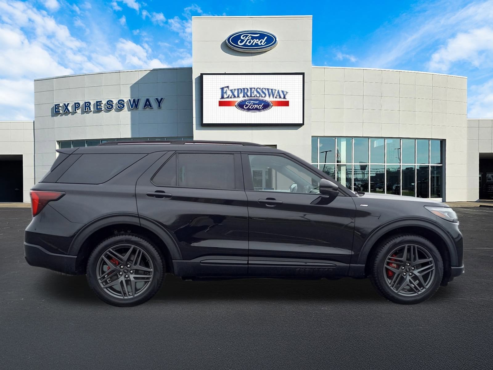 2025 Ford Explorer ST-Line