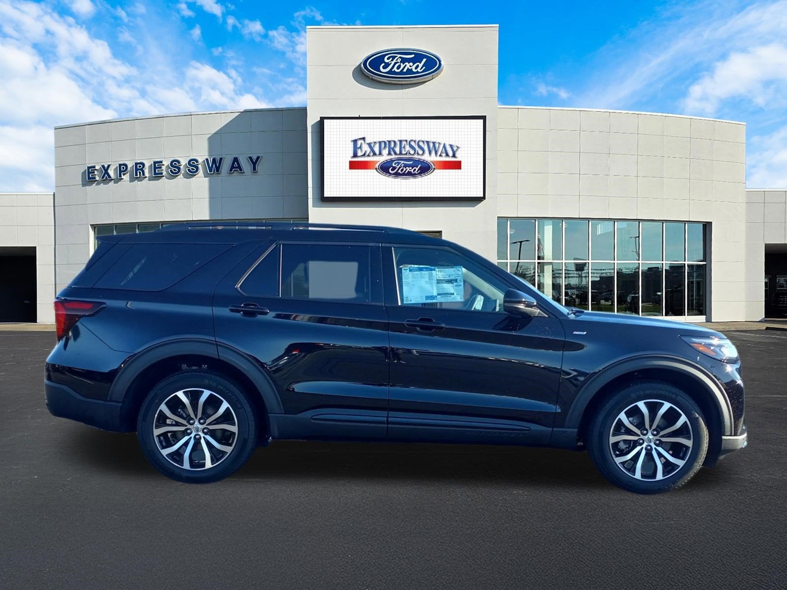 2025 Ford Explorer ST-Line