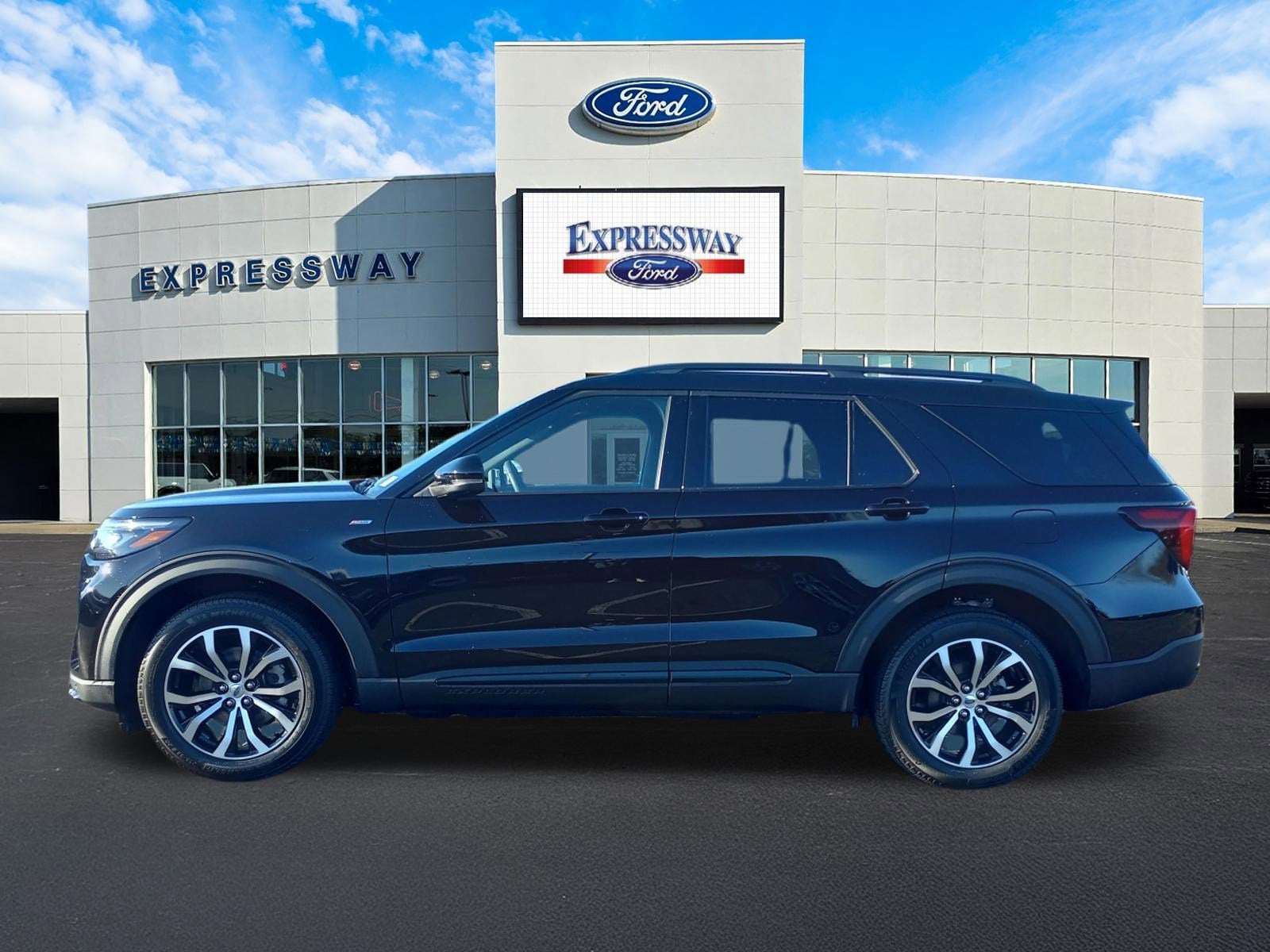 2025 Ford Explorer ST-Line