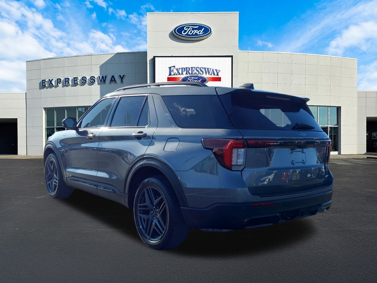 2025 Ford Explorer ST-Line