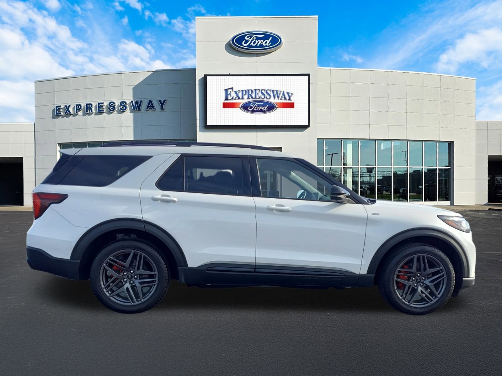 2025 Ford Explorer ST-Line