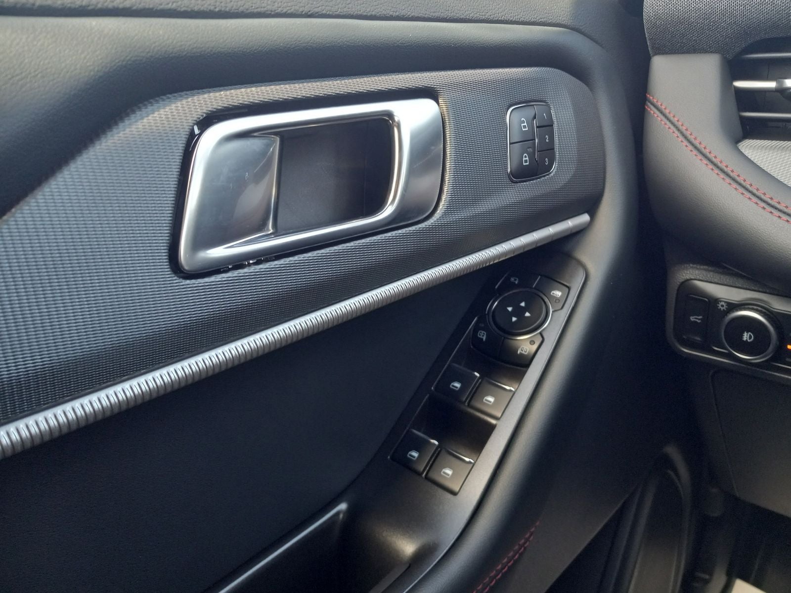 2025 Ford Explorer ST 4WD