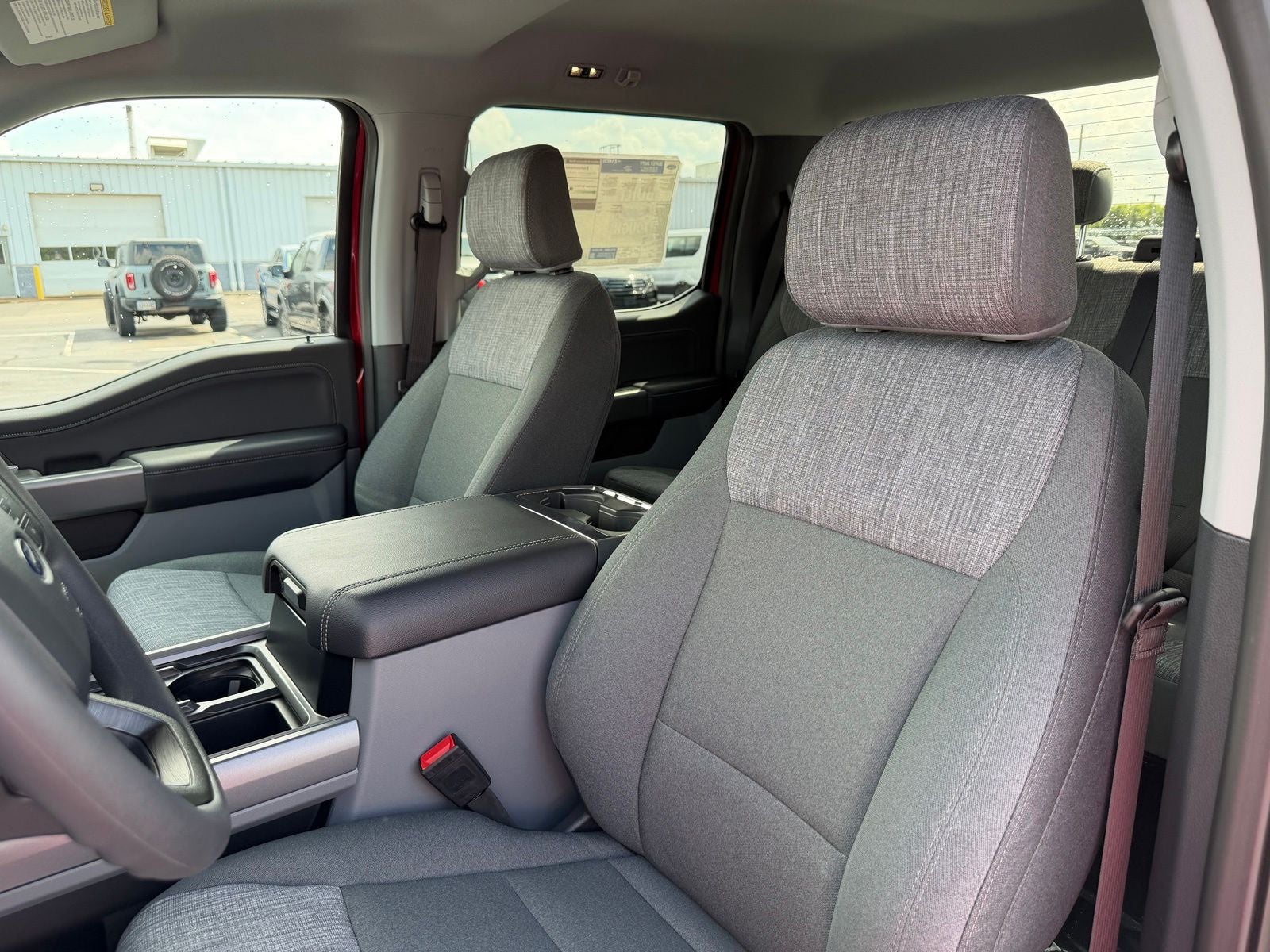 2027 Ford Super Duty F-250 SRW XLT