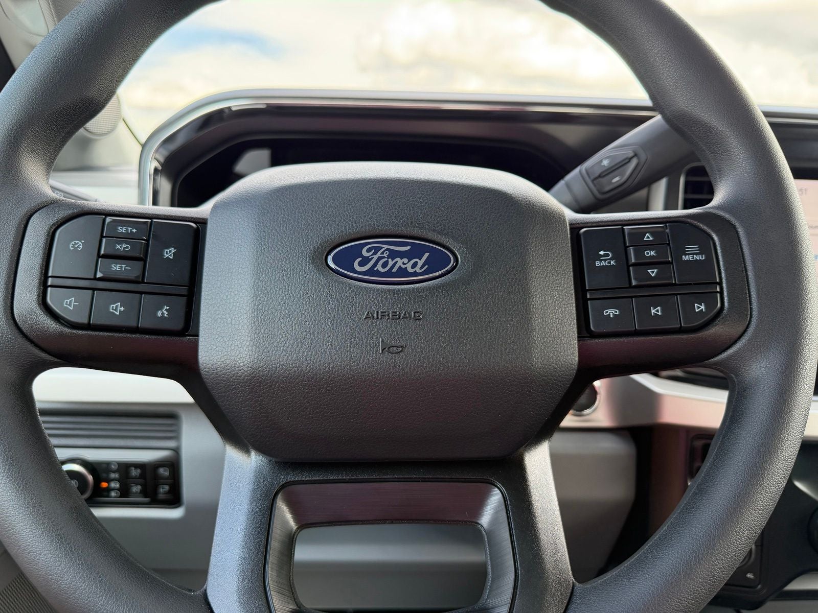 2027 Ford Super Duty F-250 SRW XLT