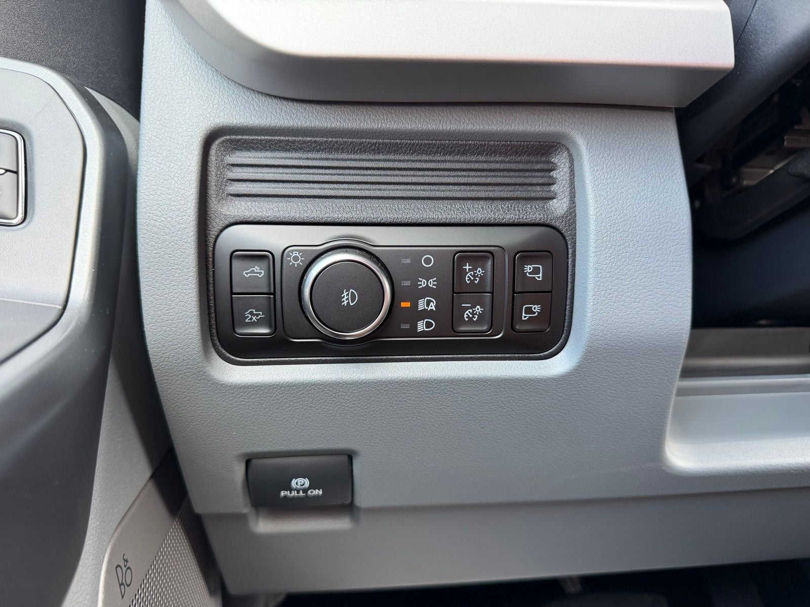 2027 Ford Super Duty F-250 SRW XLT