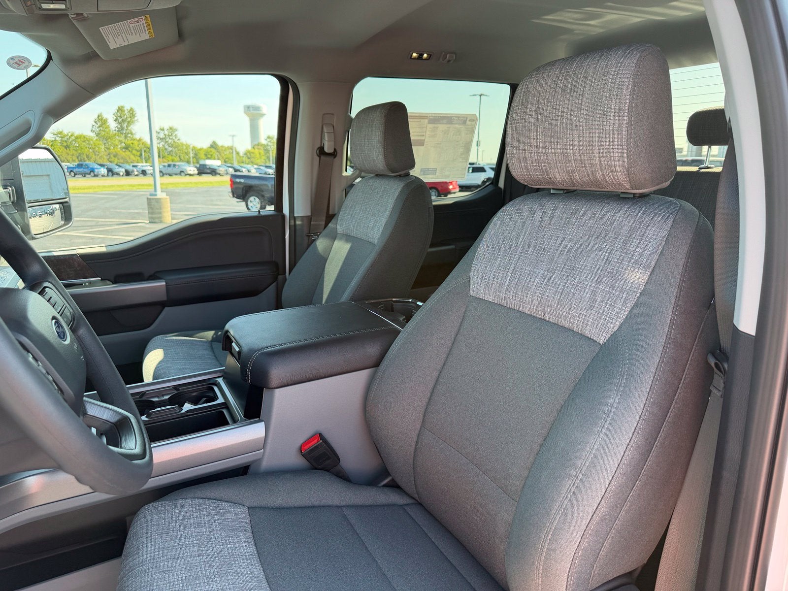 2027 Ford Super Duty F-250 SRW XLT