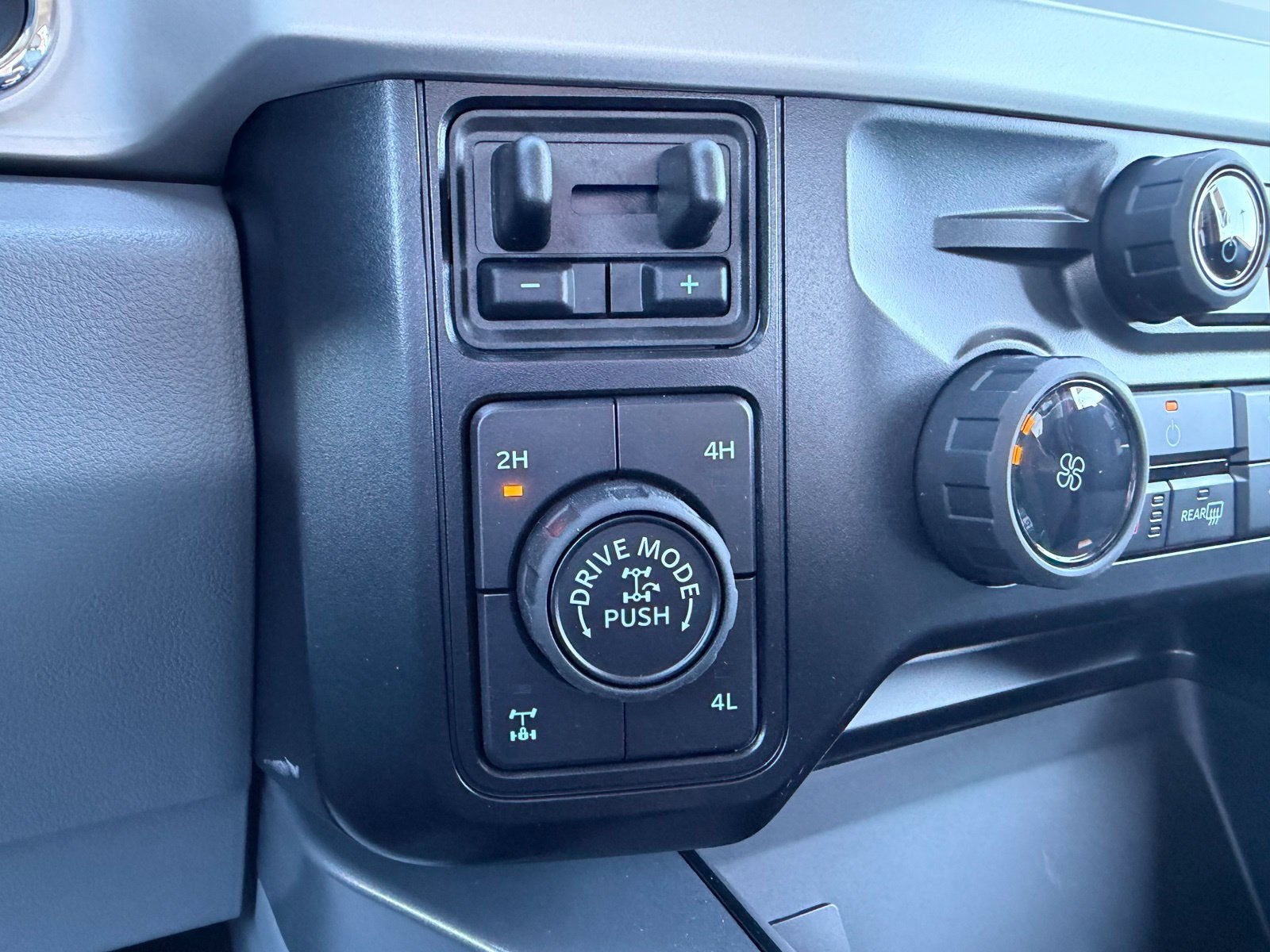 2027 Ford Super Duty F-250 SRW XLT