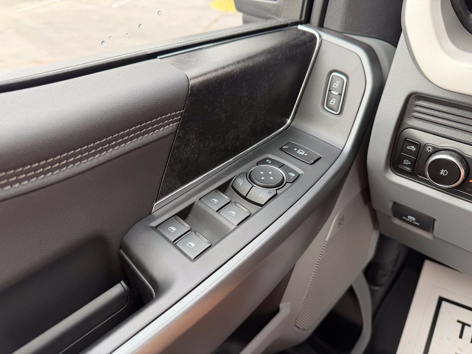 2027 Ford Super Duty F-250 SRW XLT