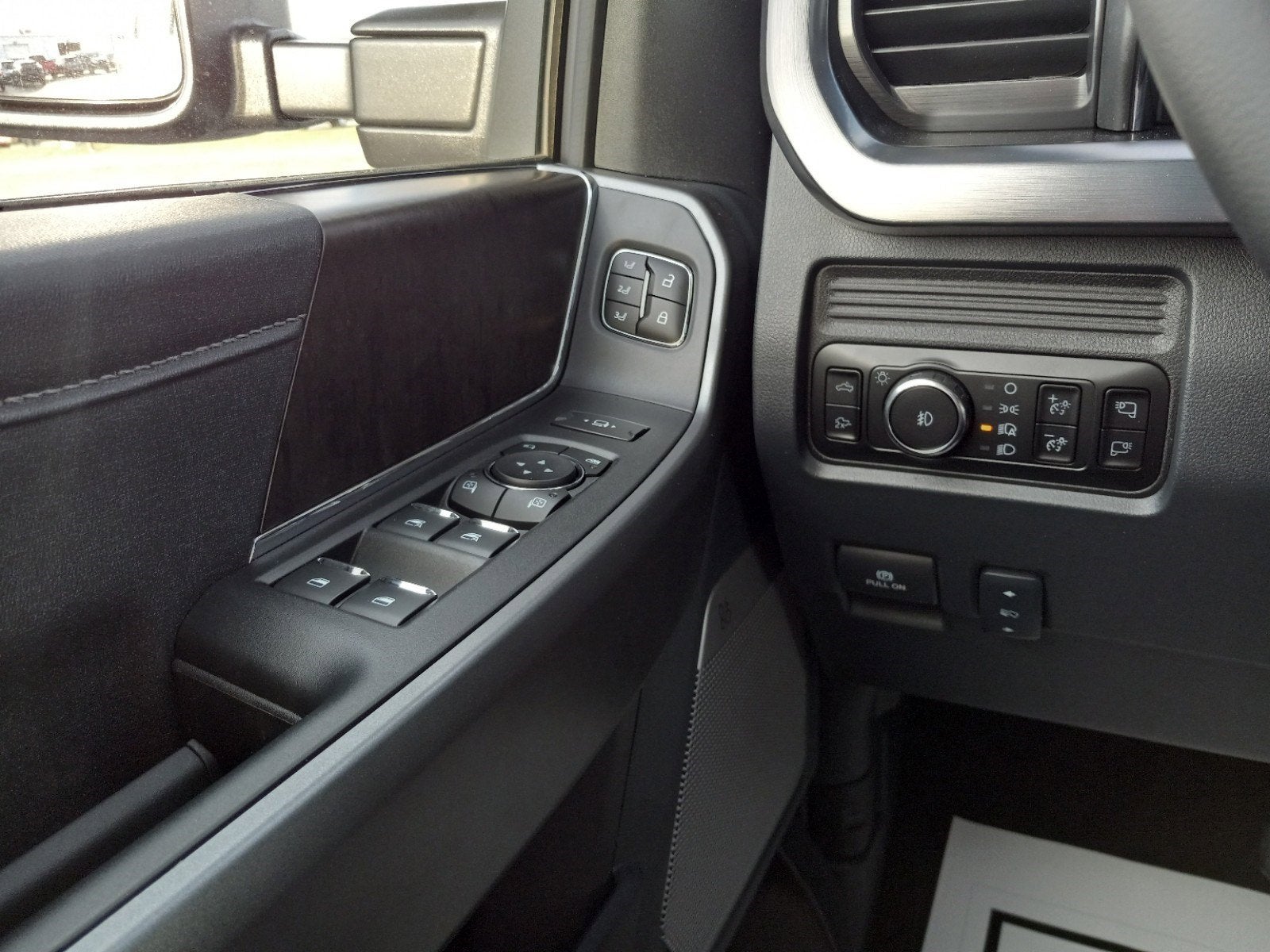 2025 Ford Super Duty F-250 SRW F-250® Lariat®