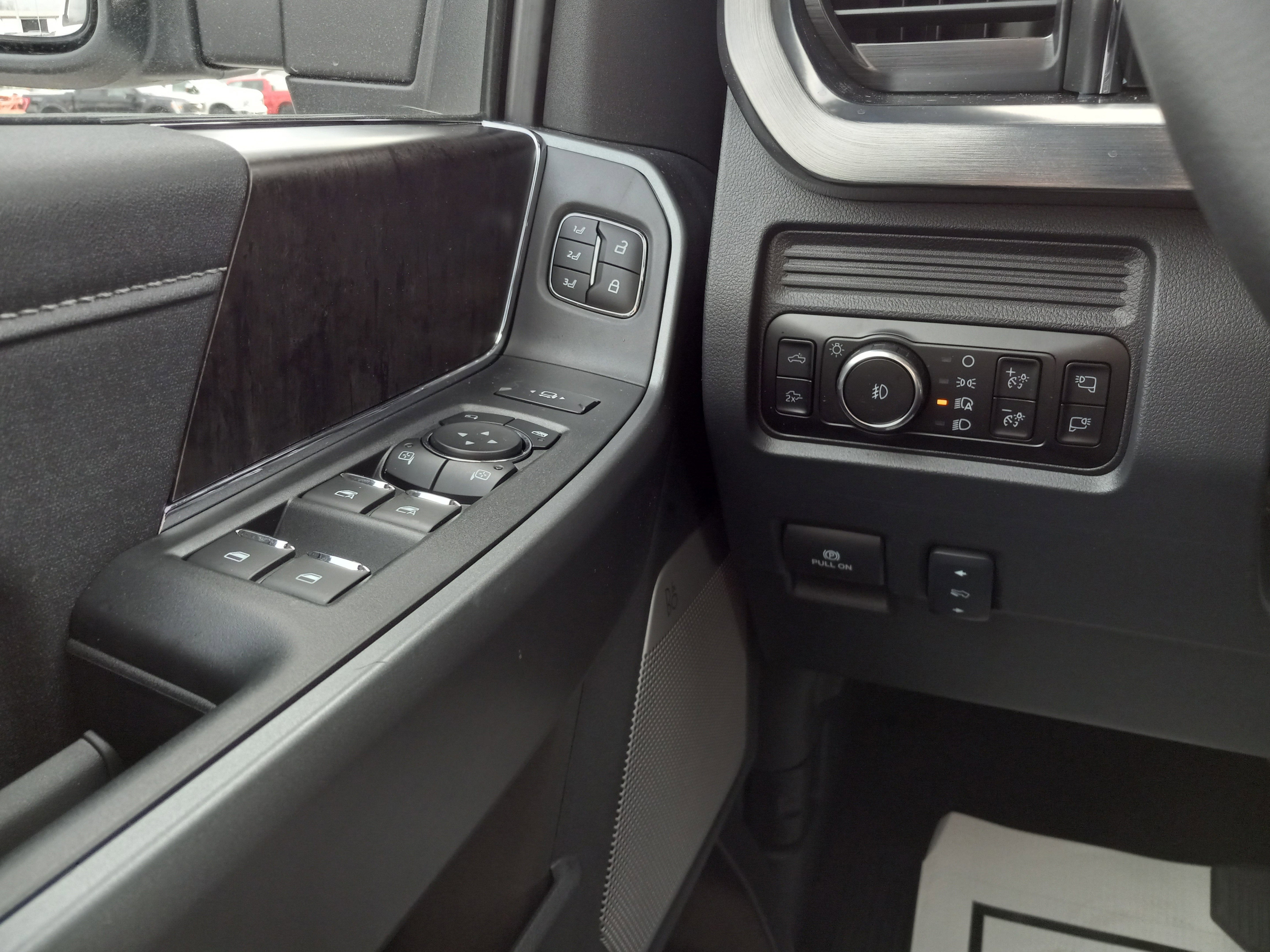 2025 Ford Super Duty F-250 SRW F-250® Lariat®