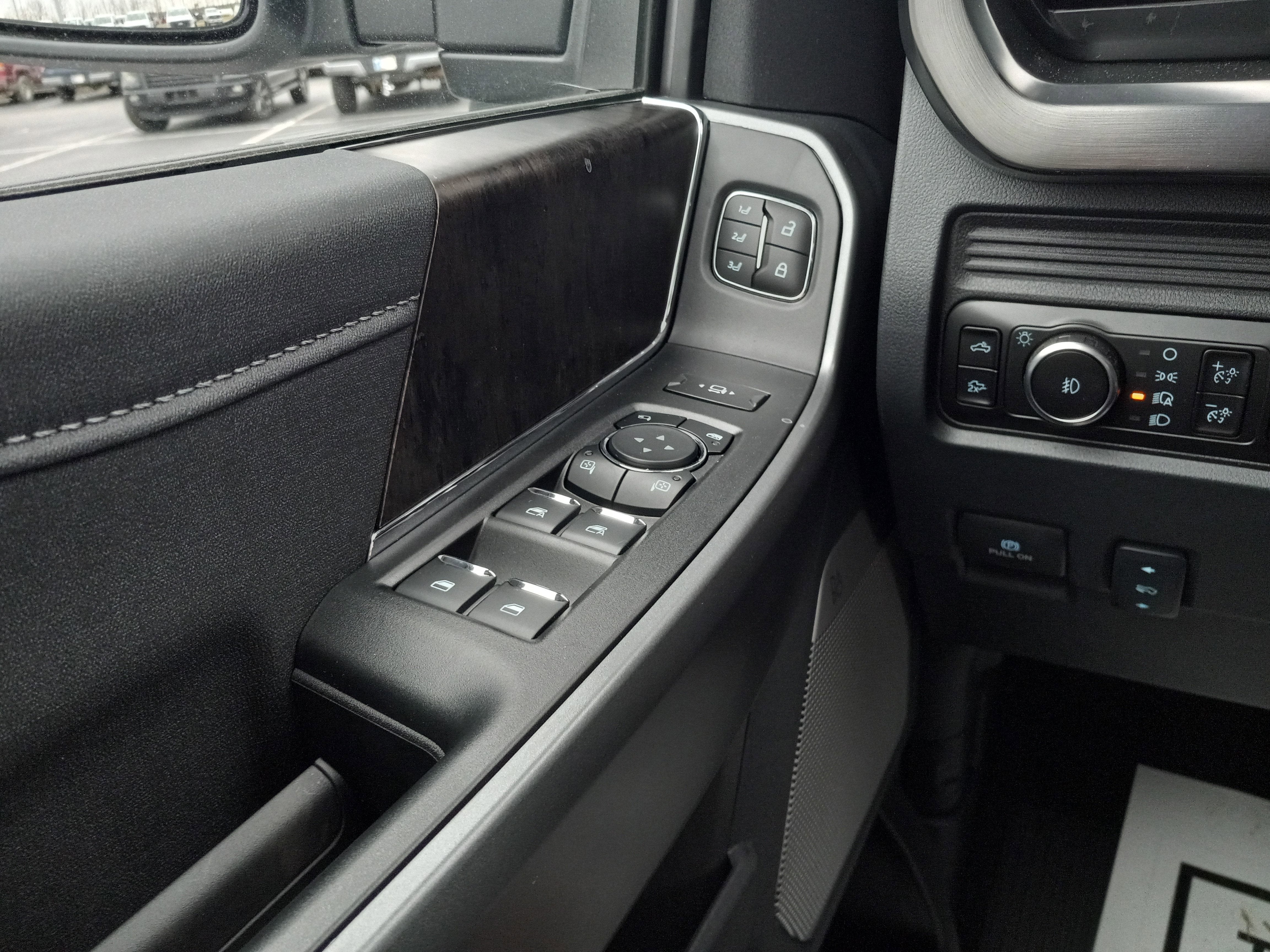 2026 Ford Super Duty F-350 SRW LARIAT 4WD Crew Cab 8' Box