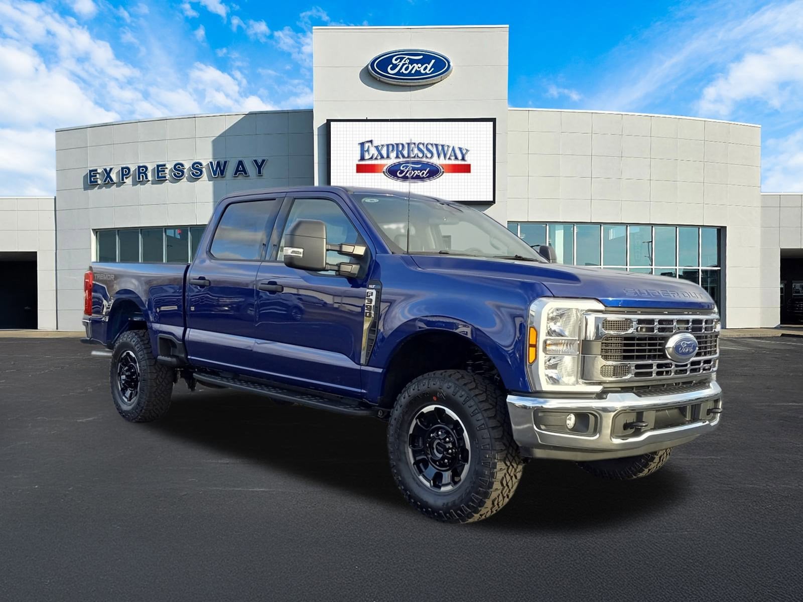 2026 Ford Super Duty F-350 SRW XLT 4WD Crew Cab 6.75' Box