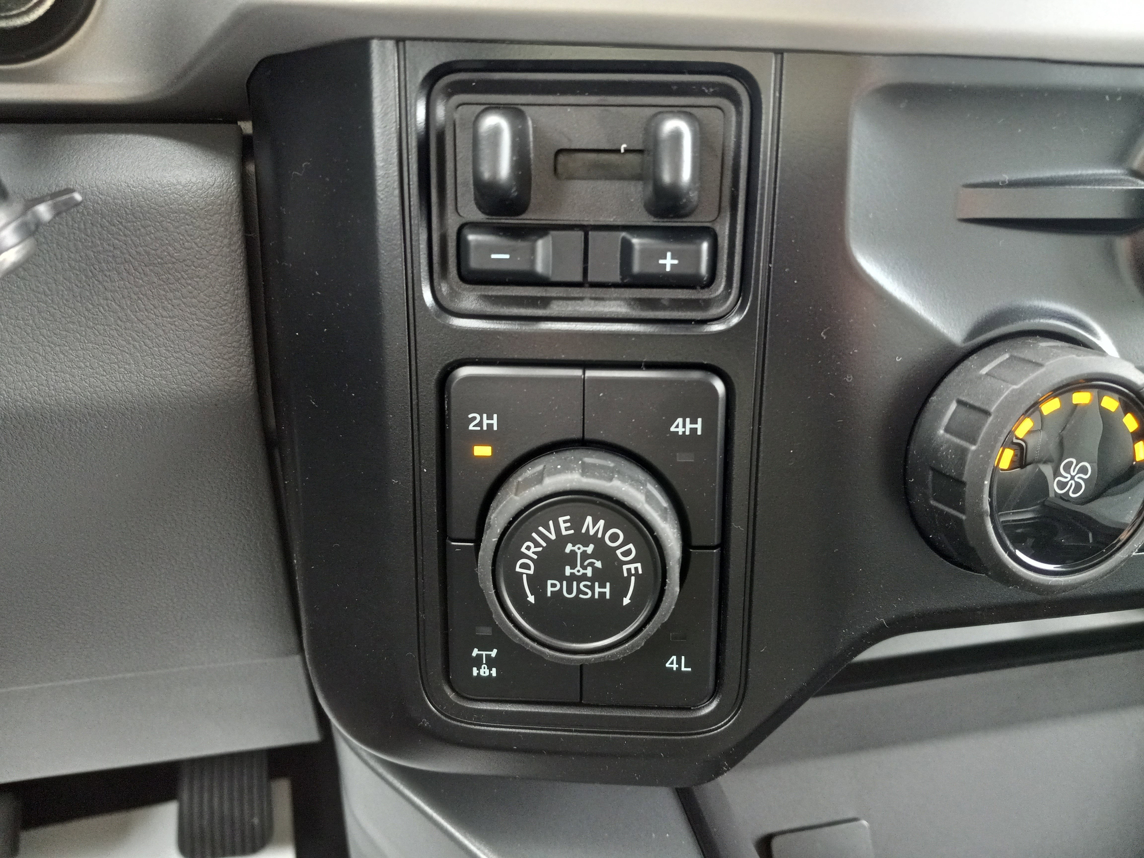 2026 Ford Super Duty F-350 SRW XLT 4WD Crew Cab 6.75' Box