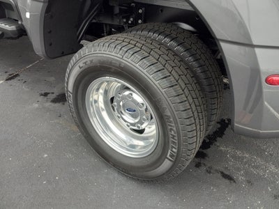 2026 Ford Super Duty F-350 DRW LARIAT 4WD Crew Cab 8' Box