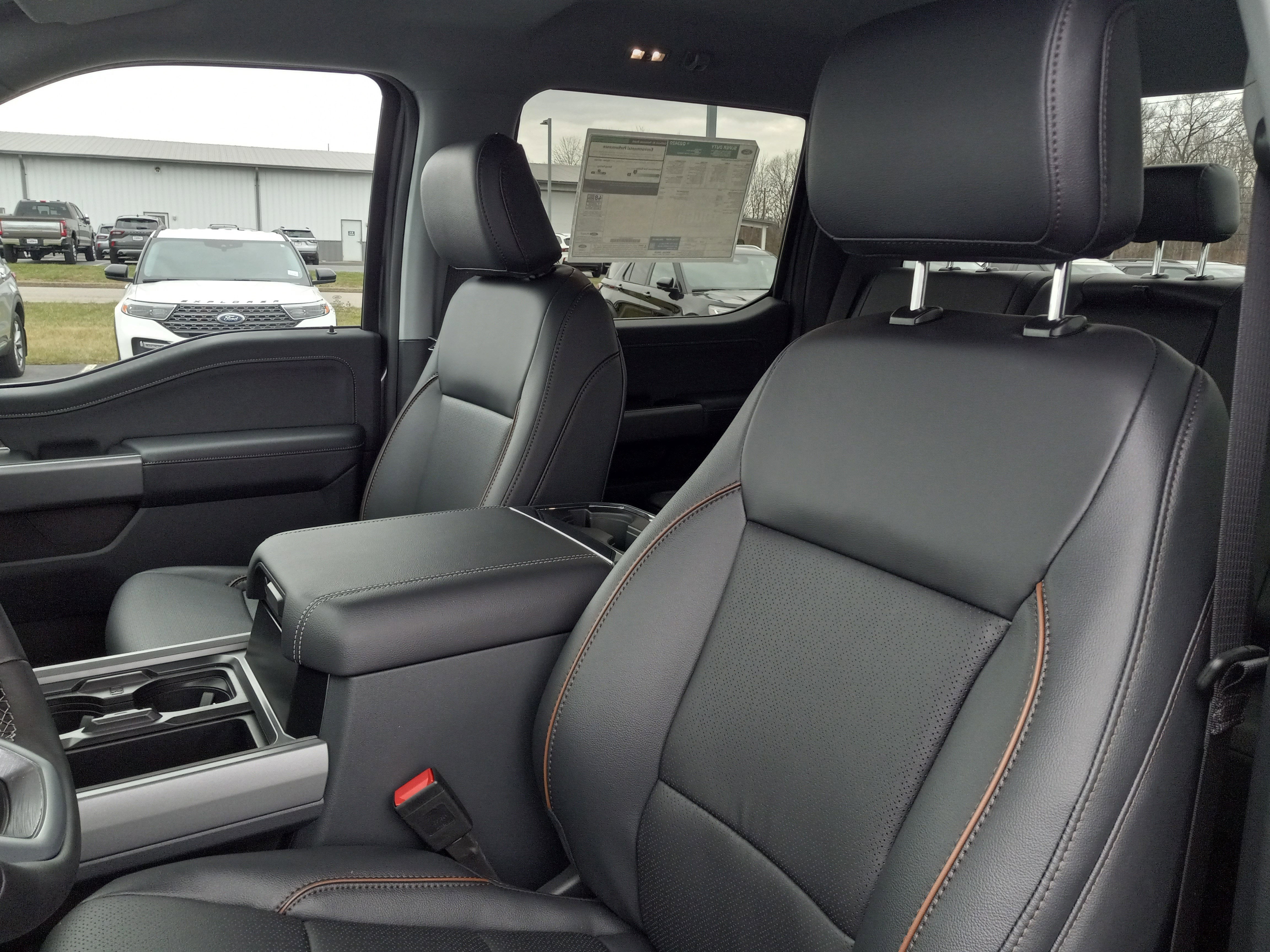 2026 Ford Super Duty F-350 DRW LARIAT 4WD Crew Cab 8' Box