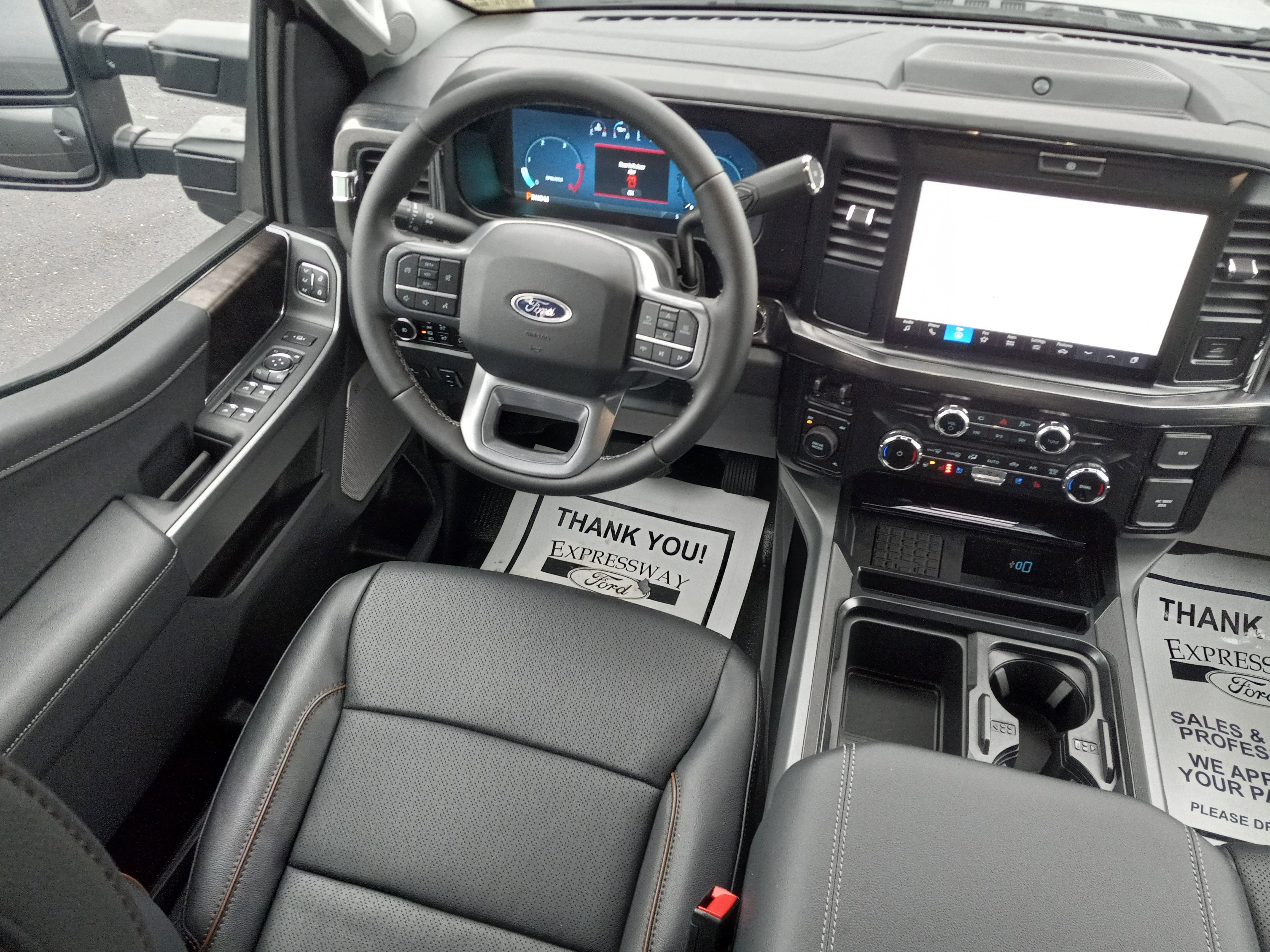 2026 Ford Super Duty F-350 DRW LARIAT 4WD Crew Cab 8' Box