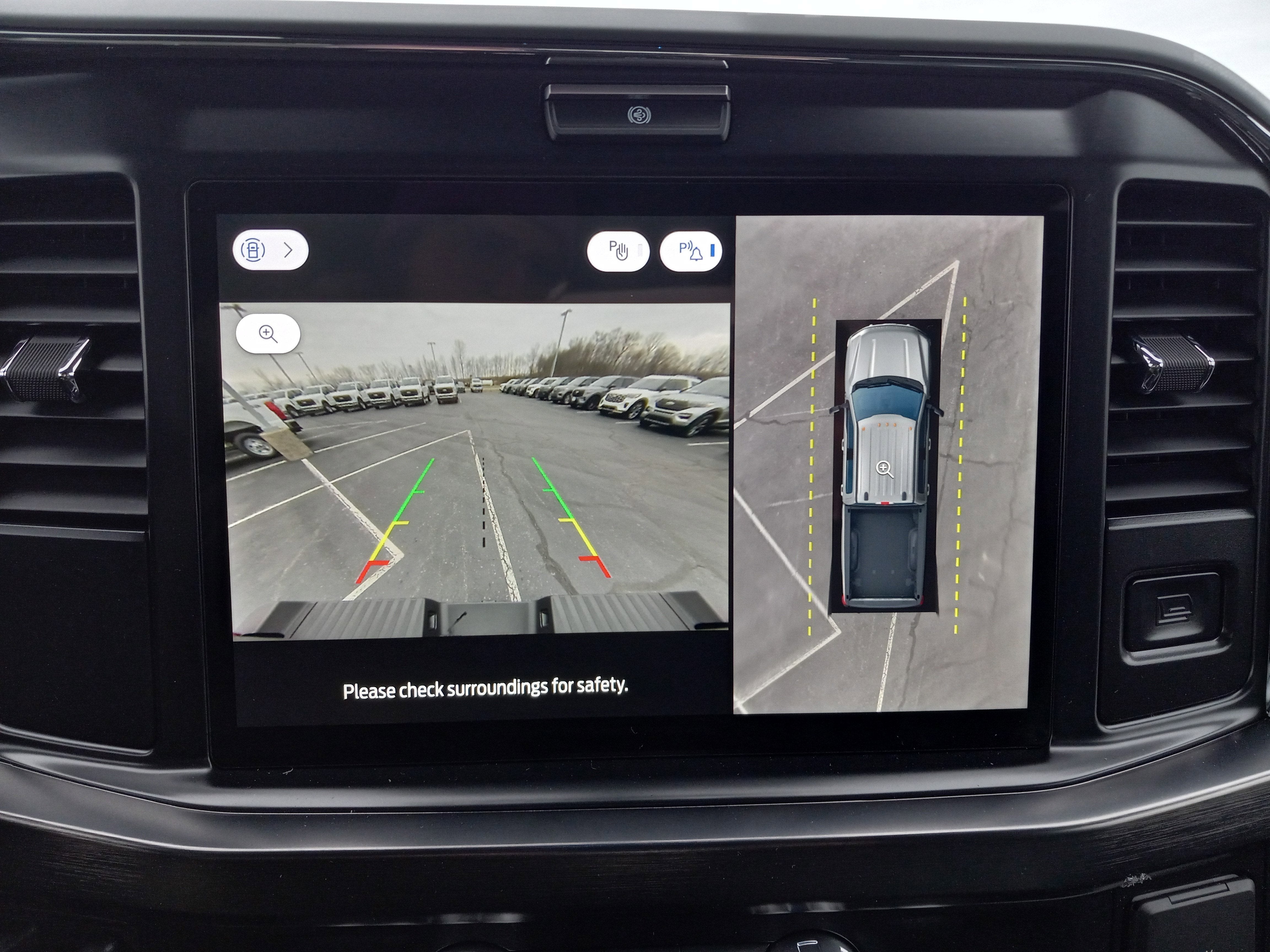 2026 Ford Super Duty F-350 DRW LARIAT 4WD Crew Cab 8' Box