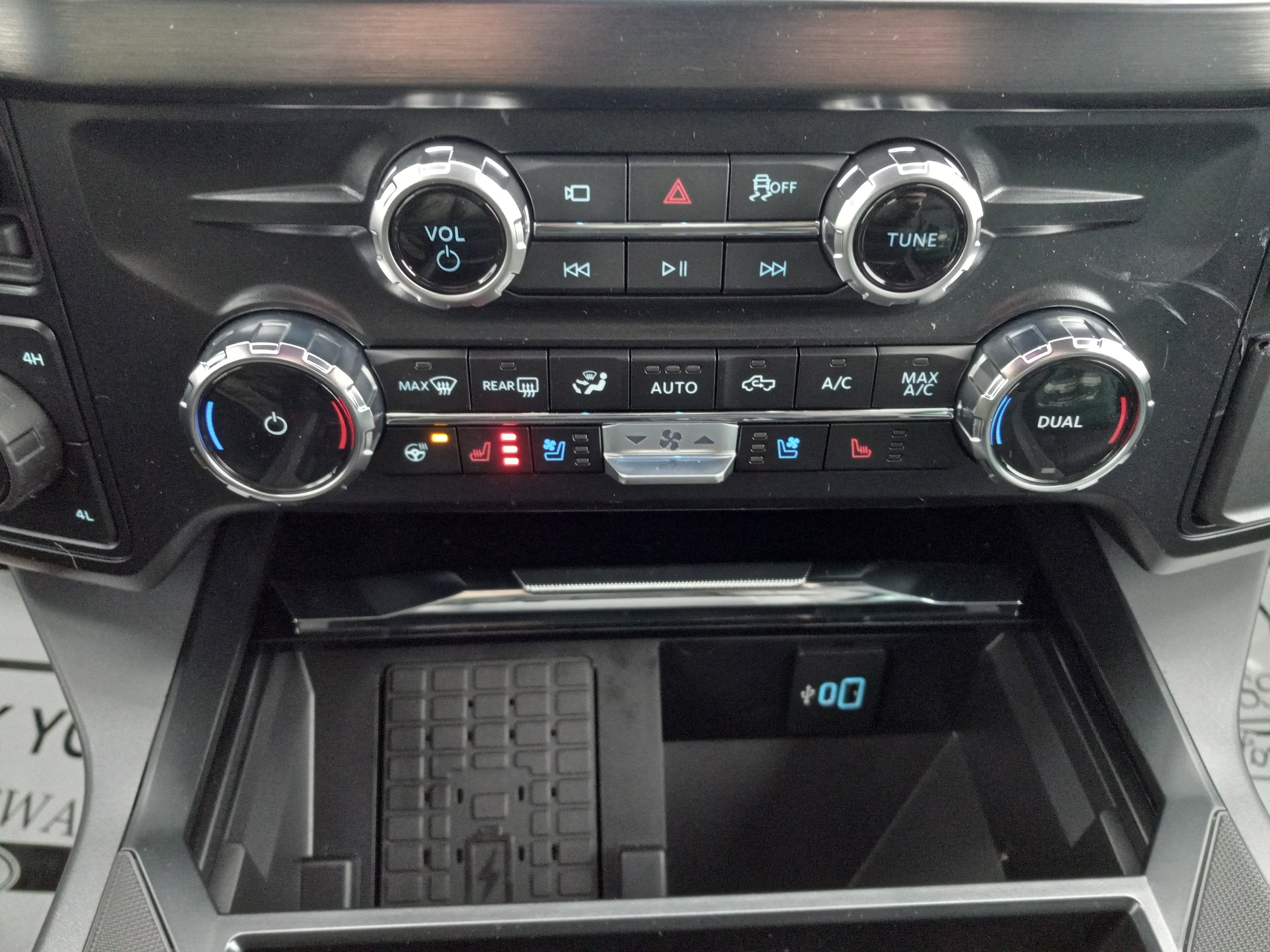 2026 Ford Super Duty F-350 DRW LARIAT 4WD Crew Cab 8' Box