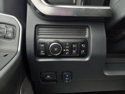 2026 Ford Super Duty F-350 DRW LARIAT 4WD Crew Cab 8' Box