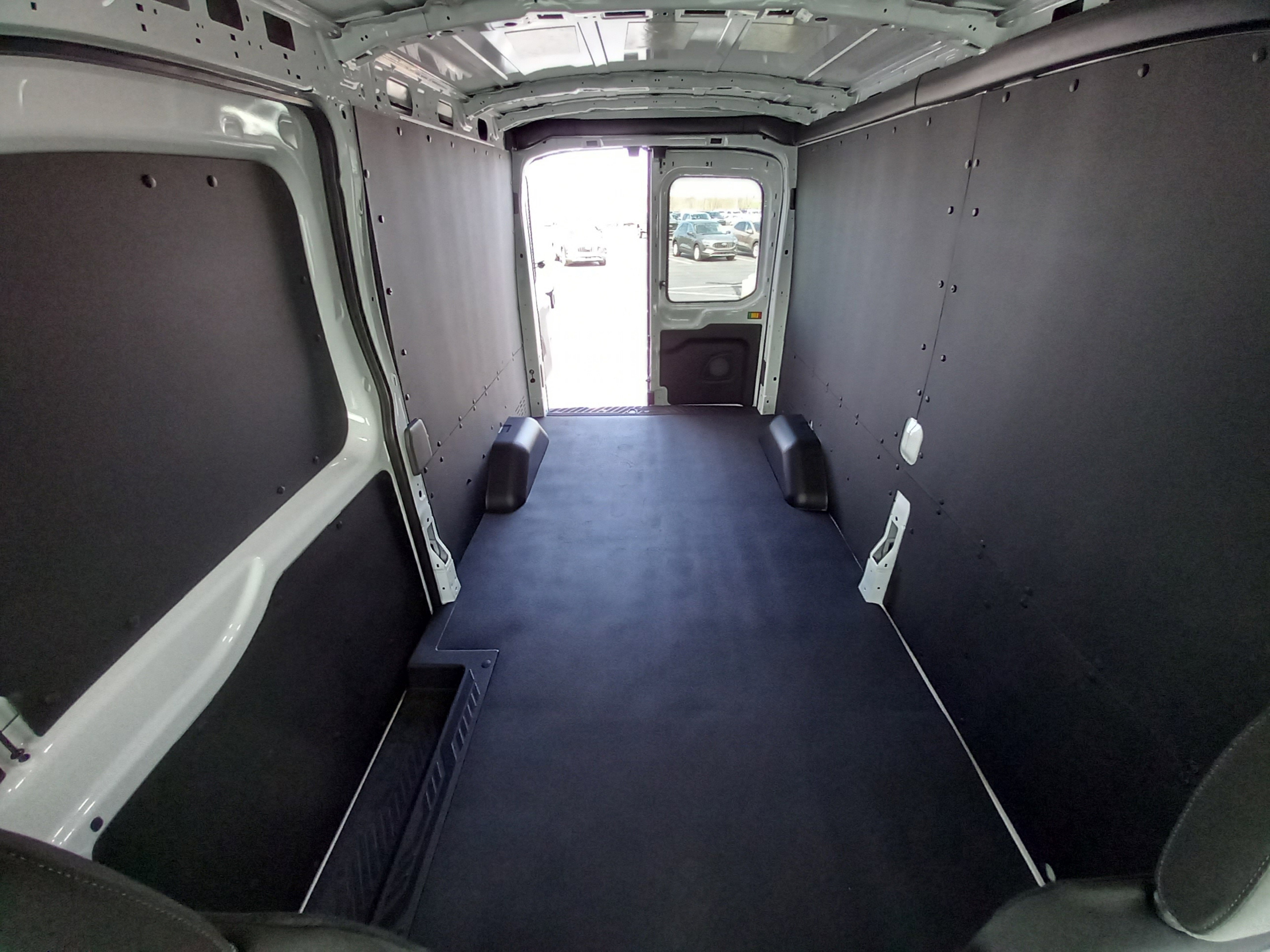 2025 Ford Transit Cargo Van T-250 148" Med Rf 9070 GVWR RWD