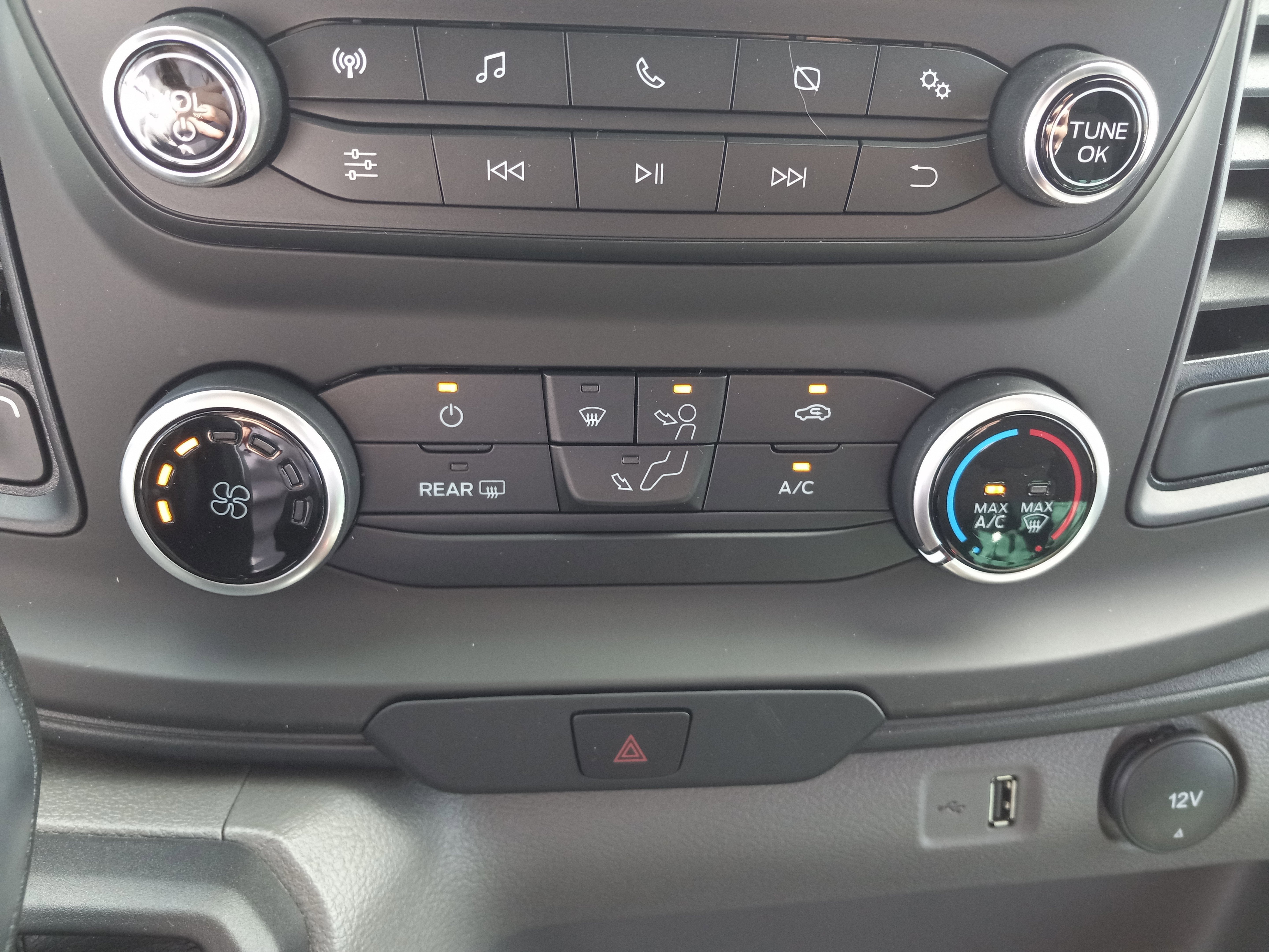 2025 Ford Transit Cargo Van T-250 148" Med Rf 9070 GVWR RWD