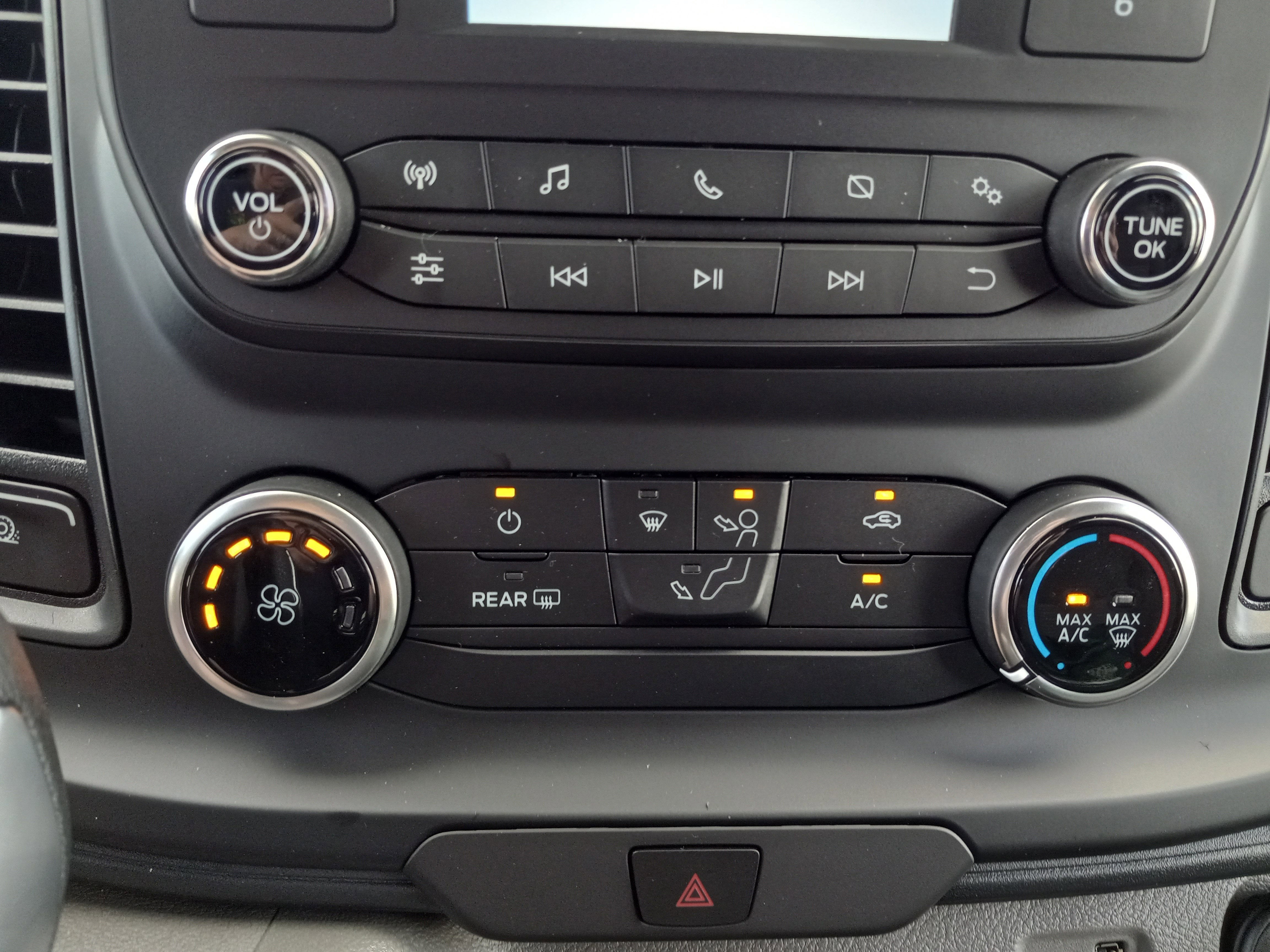 2025 Ford Transit Cargo Van T-250 148" Med Rf 9070 GVWR RWD