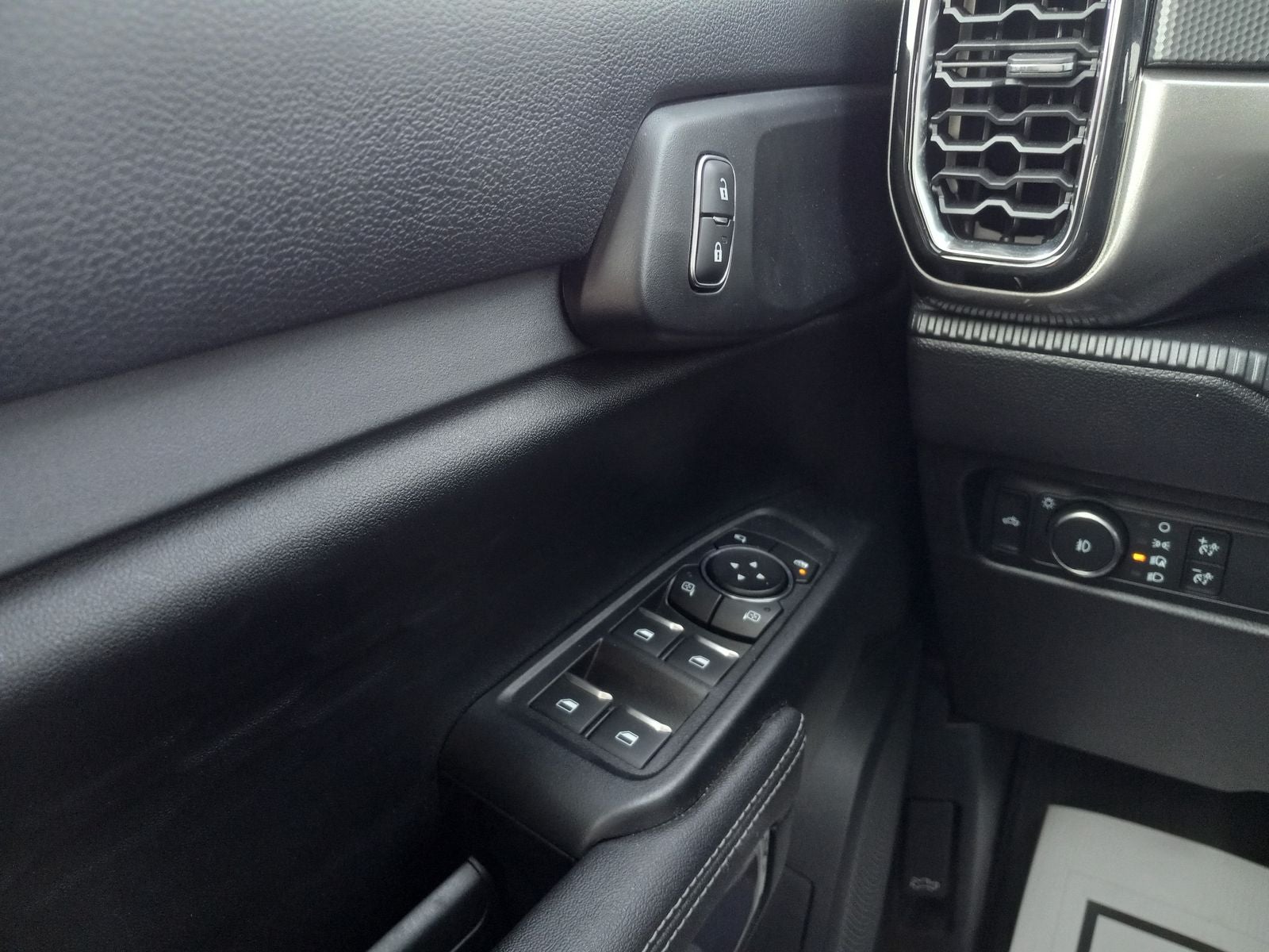 2025 Ford Ranger XLT 4WD SuperCrew 5' Box