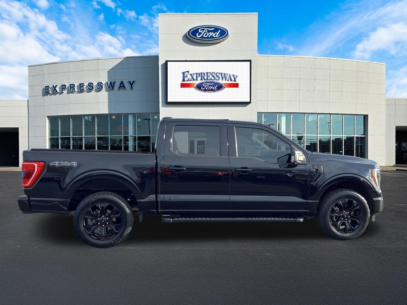 2023 Ford F-150 XL 4WD SuperCrew 5.5' Box
