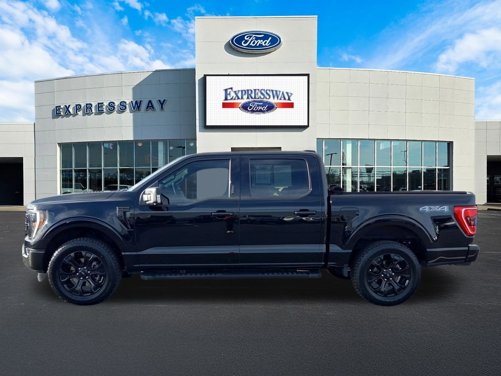 2023 Ford F-150 XL 4WD SuperCrew 5.5' Box
