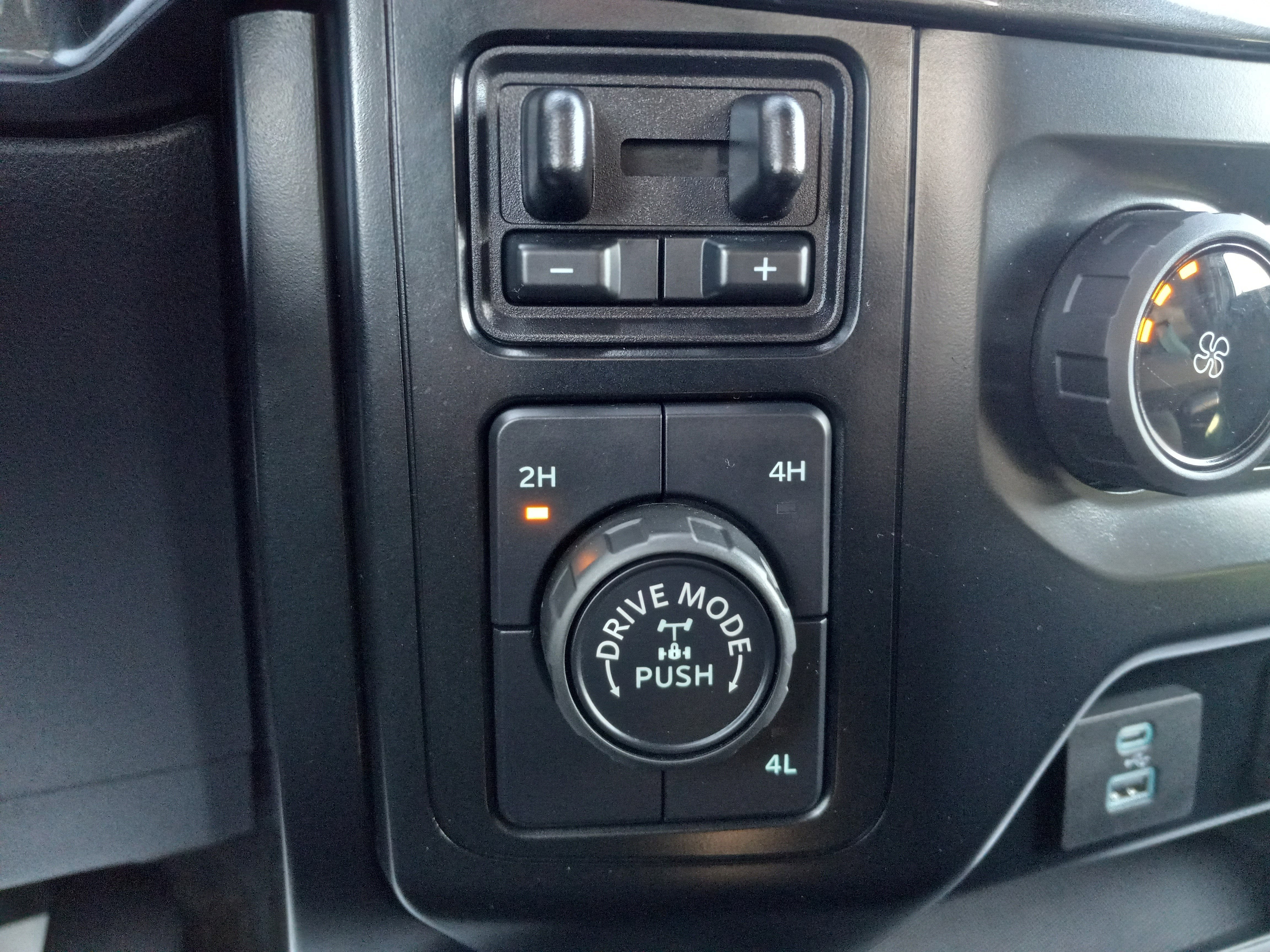 2023 Ford F-150 XL 4WD SuperCrew 5.5' Box